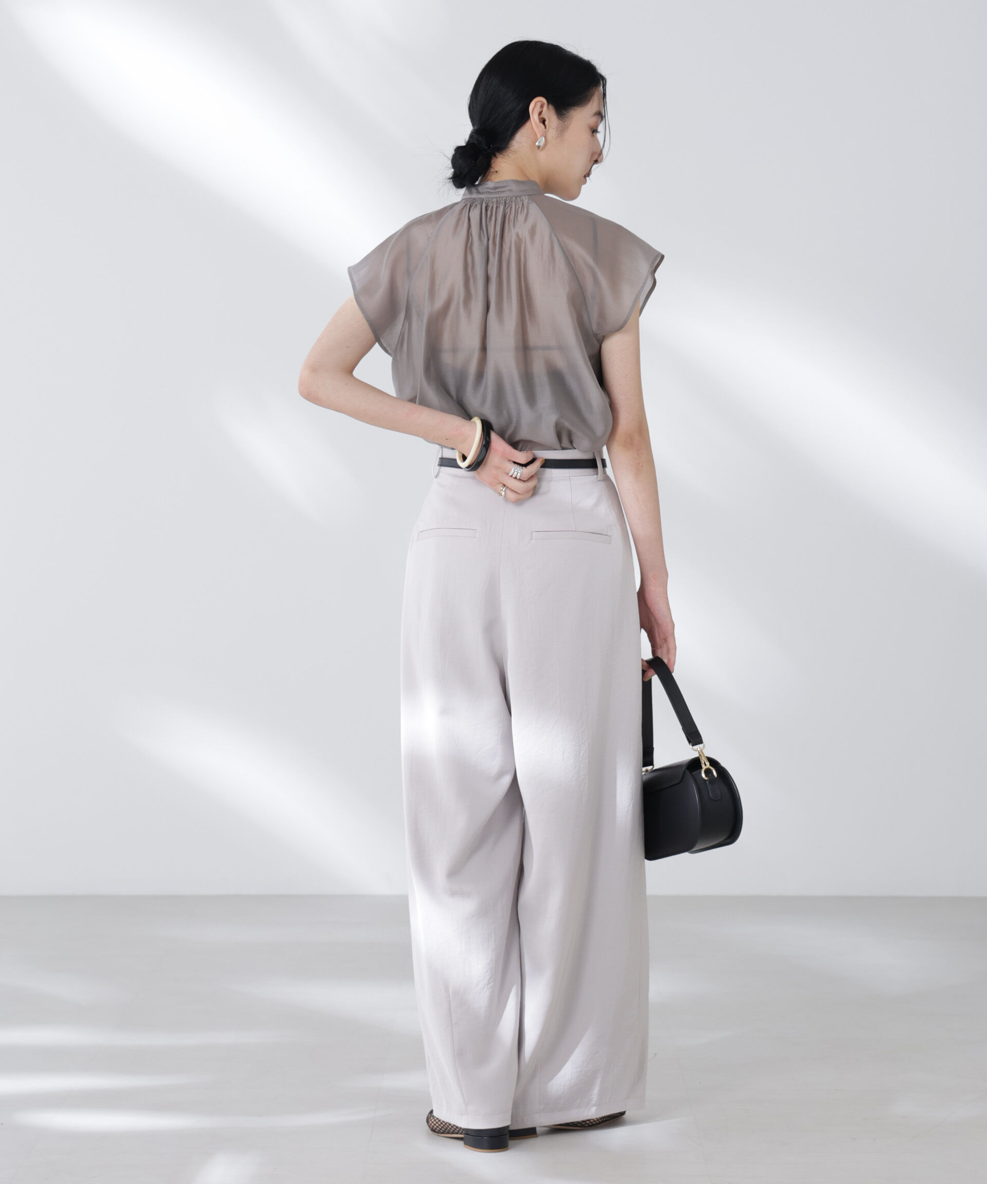 nano･universe「シアーサテンスタンドカラーブラウス」|シャツ・ブラウス|