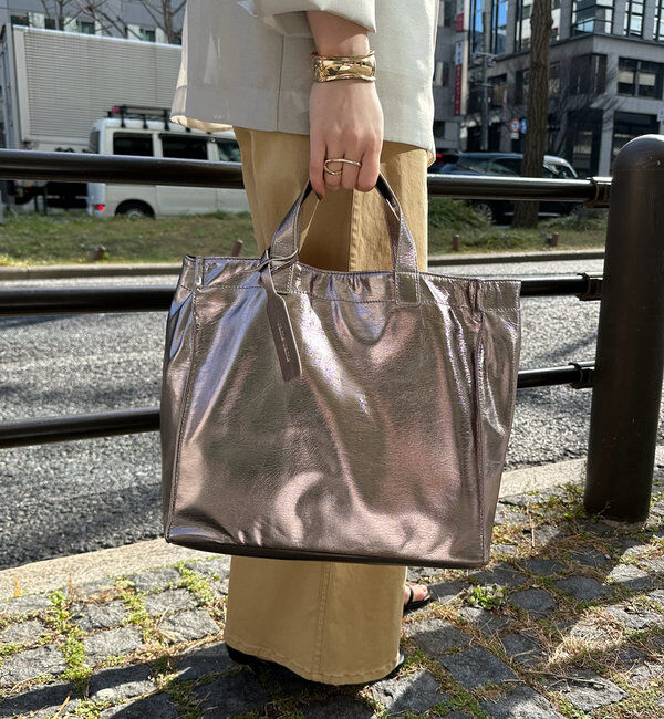  「【新色追加】【WEB限定】 ソフトメタリックショッパー」|トートバッグ|シルバー系