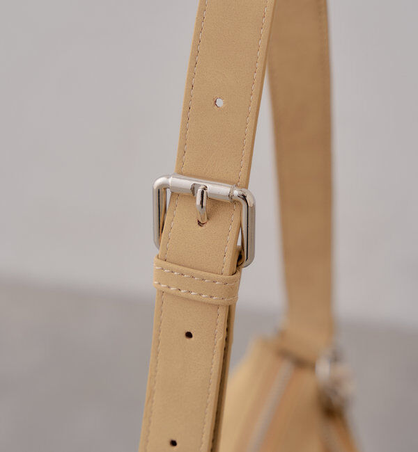  「【500mlペットボトル収納可】チャーム付きミディアムバッグ」|ショルダー・メッセンジャー|