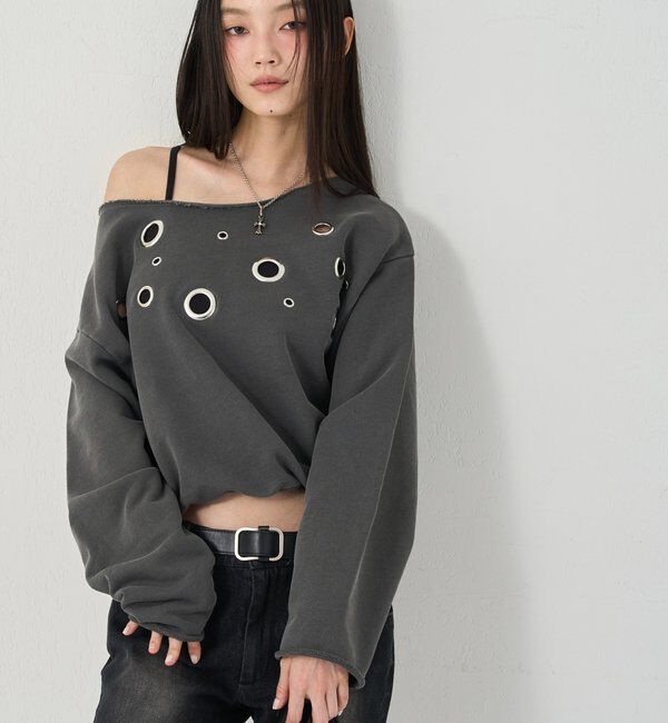  「FRONT EYELET OFF-SHOULDER SWEATSHIRT」|Tシャツ・カットソー|