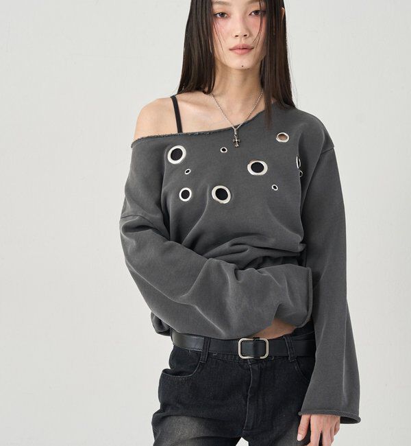  「FRONT EYELET OFF-SHOULDER SWEATSHIRT」|Tシャツ・カットソー|