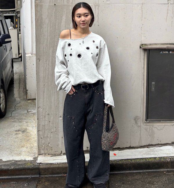  「FRONT EYELET OFF-SHOULDER SWEATSHIRT」|Tシャツ・カットソー|