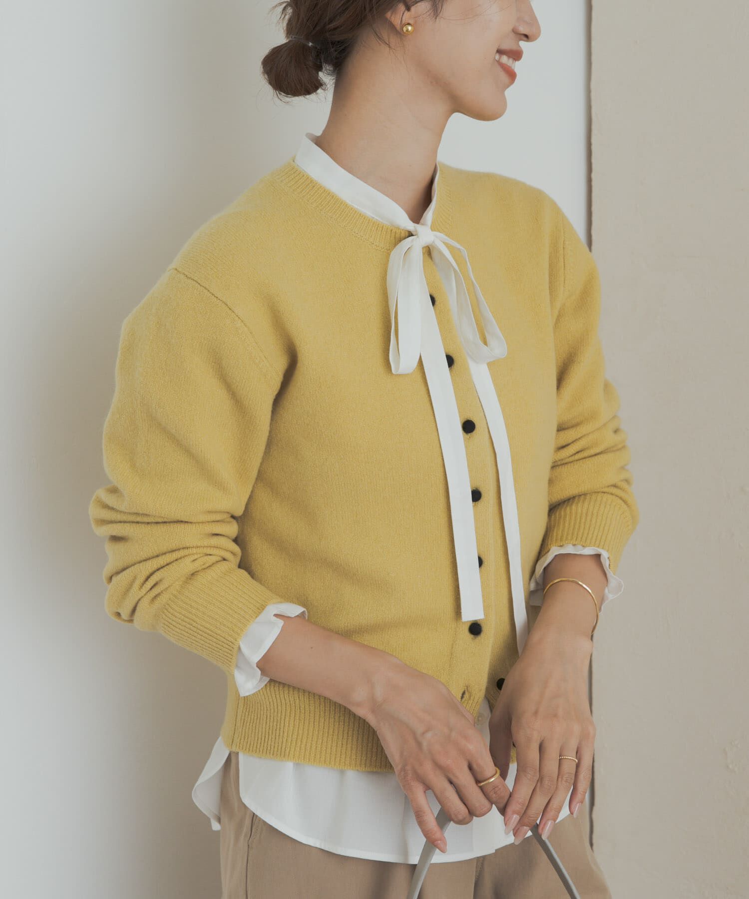 URBAN RESEARCH DOORS「コットンレーヨンリボンブラウス」|シャツ・ブラウス|オフホワイト