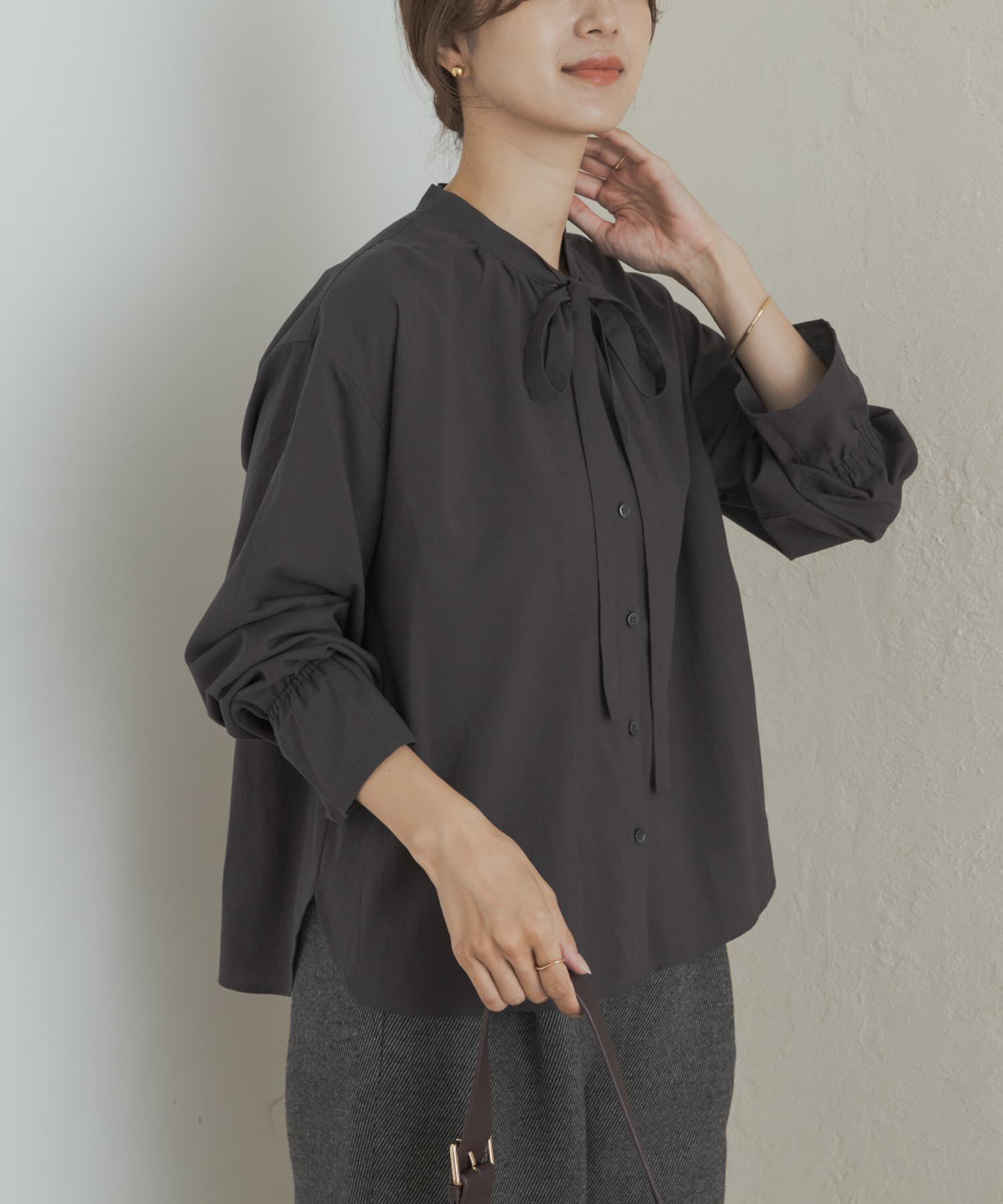 URBAN RESEARCH DOORS「コットンレーヨンリボンブラウス」|シャツ・ブラウス|