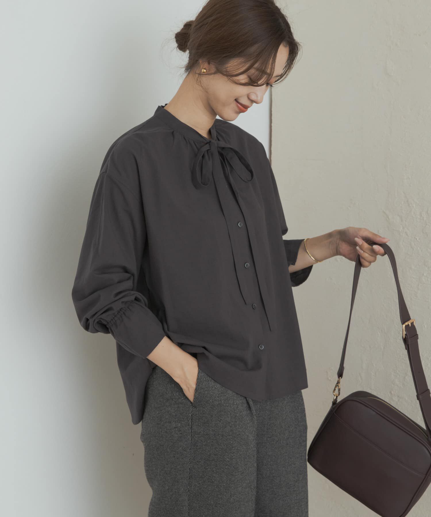 URBAN RESEARCH DOORS「コットンレーヨンリボンブラウス」|シャツ・ブラウス|