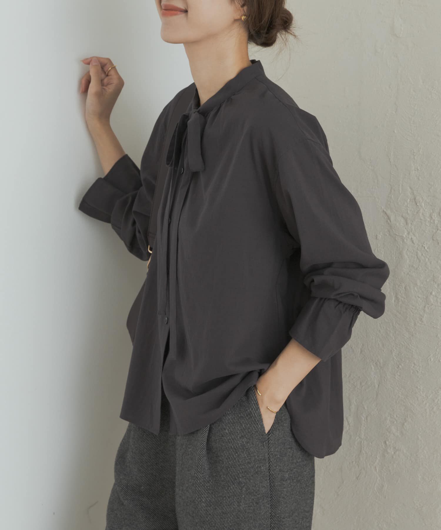 URBAN RESEARCH DOORS「コットンレーヨンリボンブラウス」|シャツ・ブラウス|