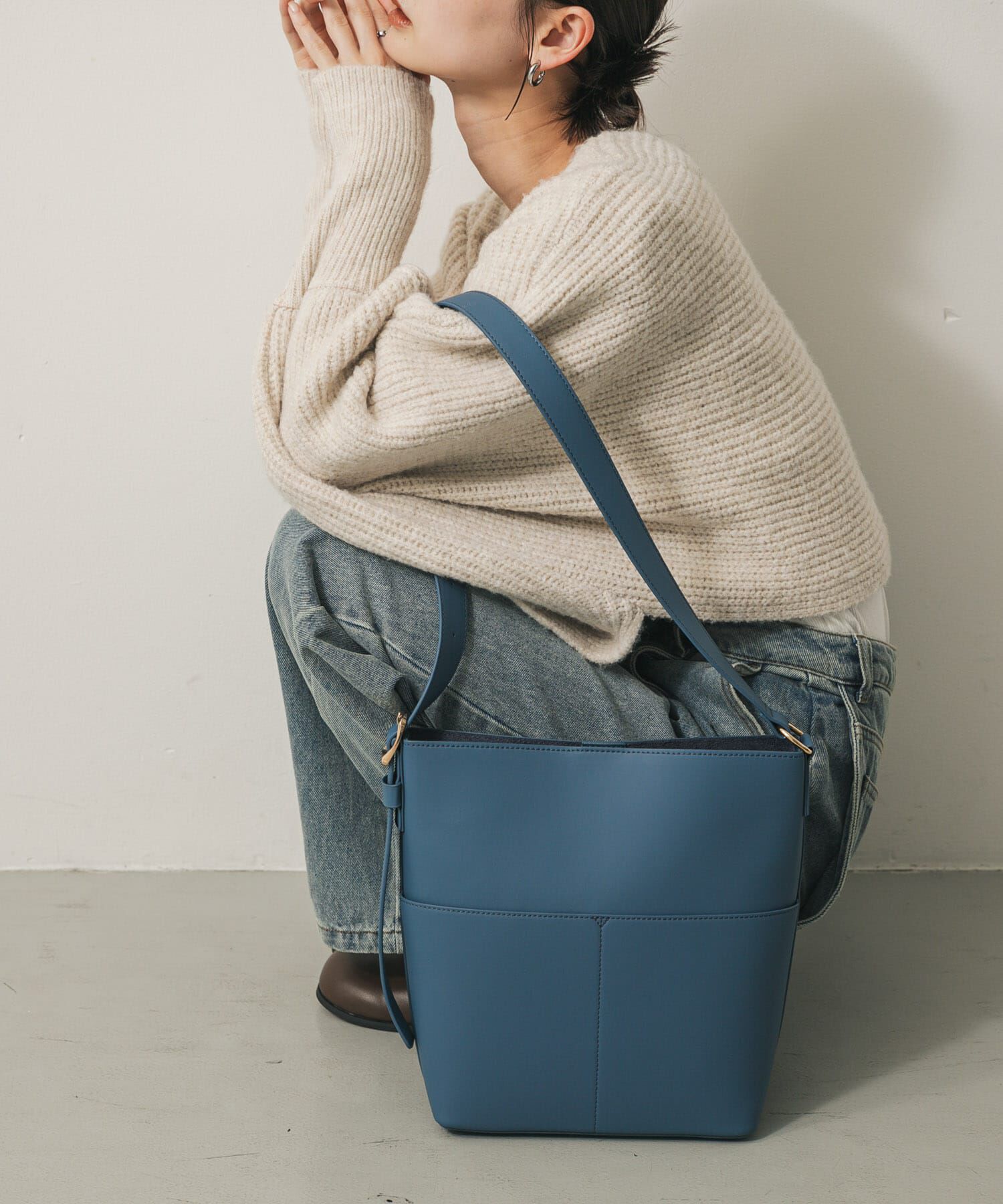 SENSE OF PLACE by URBAN RESEARCH「『防汚』アウトポケットショルダーバッグ」|ショルダー・メッセンジャー|ブルー