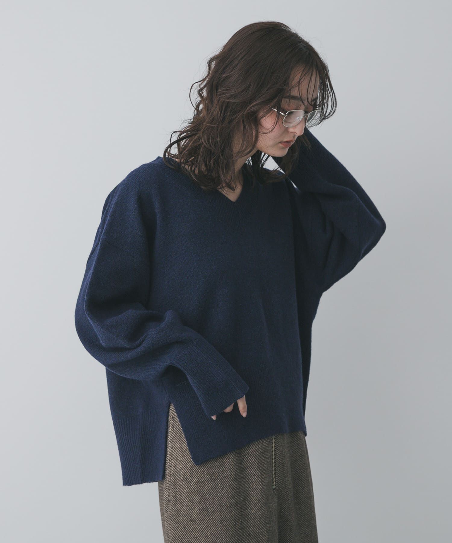 SENSE OF PLACE by URBAN RESEARCH「『洗濯可』サイドスリットVネックニット」|ニット・セーター|ネイビー
