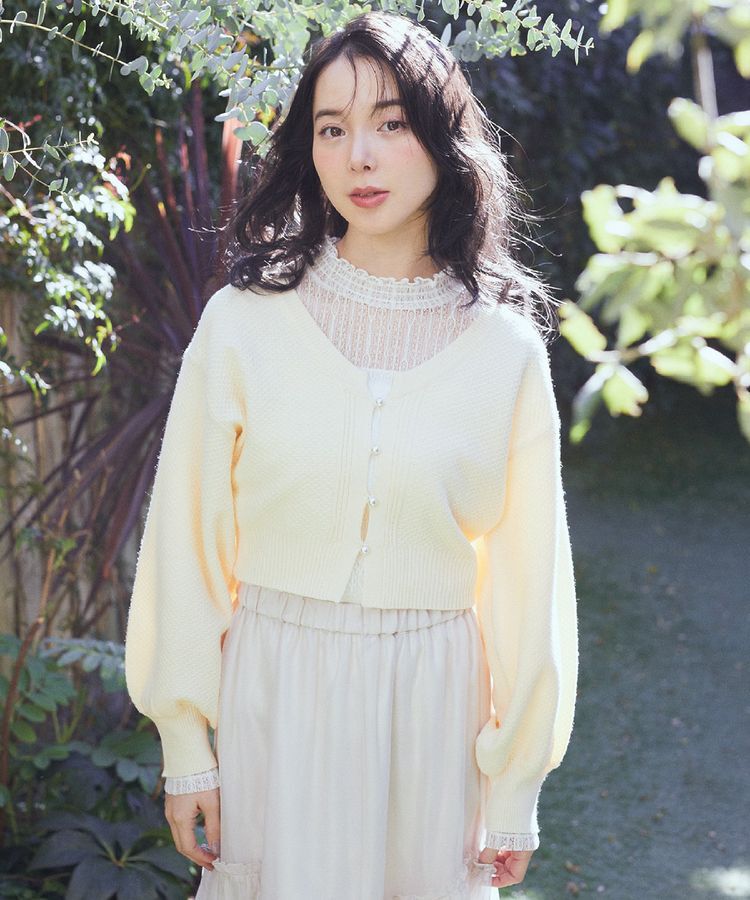 earth music&ecology「パールボタンショートニットカーディガン」|カーディガン|Yellow