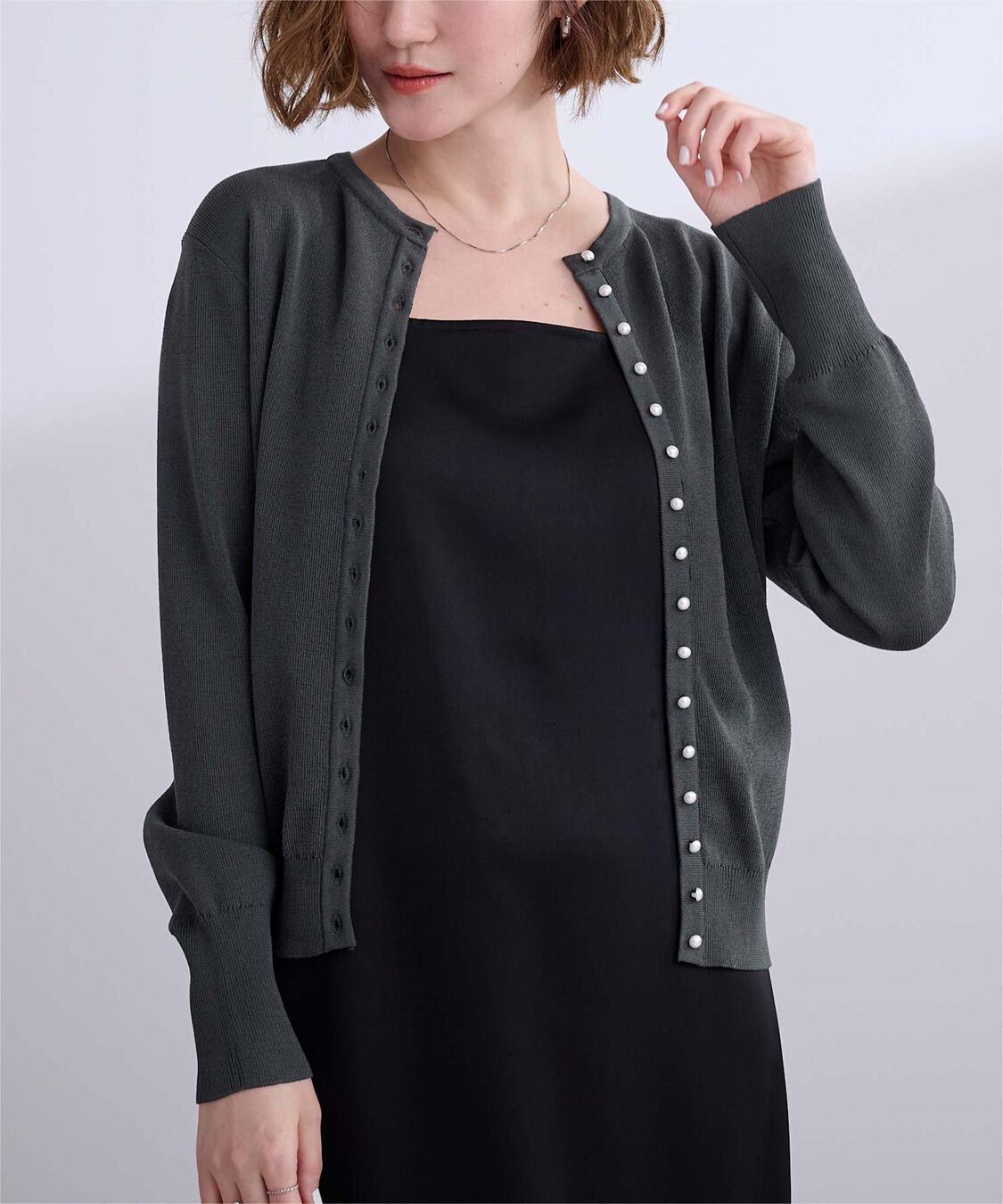 ur's「2wayパール釦ニットカーディガン」|ニット・セーター|チャコール