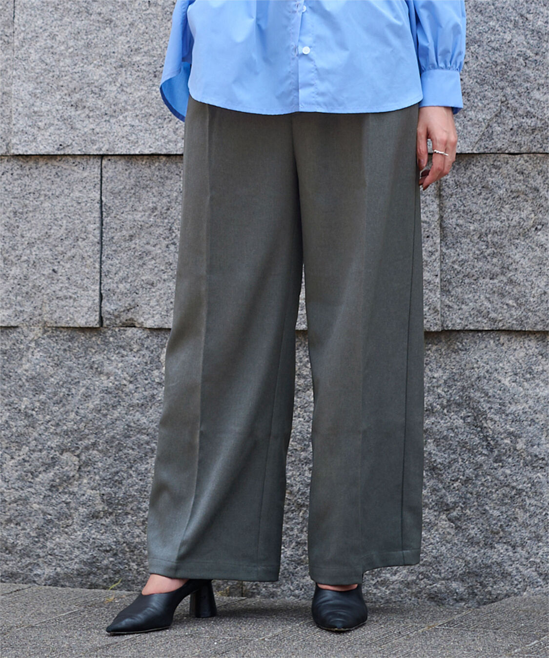 ur's「センタープレスタックワイドパンツ」|スラックス|チャコール