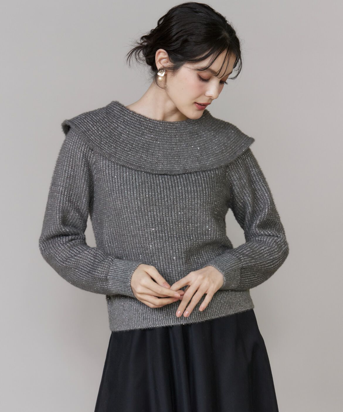INED「《大きいサイズ》オフショルダー風グリッターニット」|ニット・セーター|