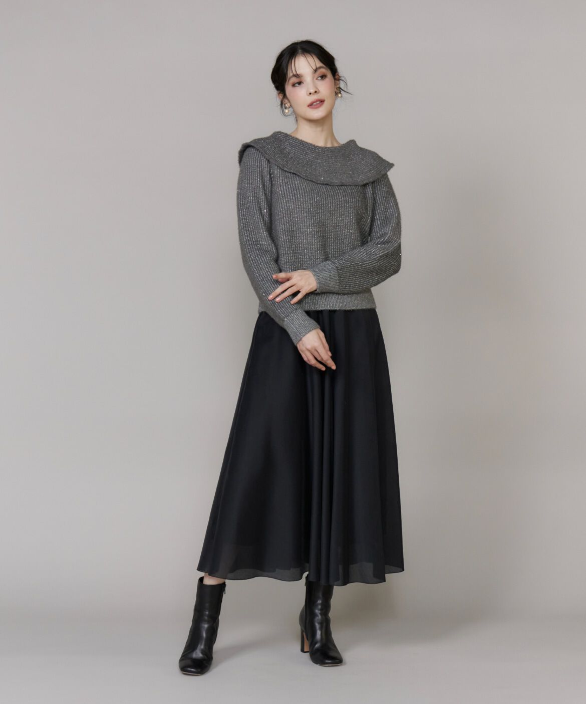 INED「《大きいサイズ》オフショルダー風グリッターニット」|ニット・セーター|