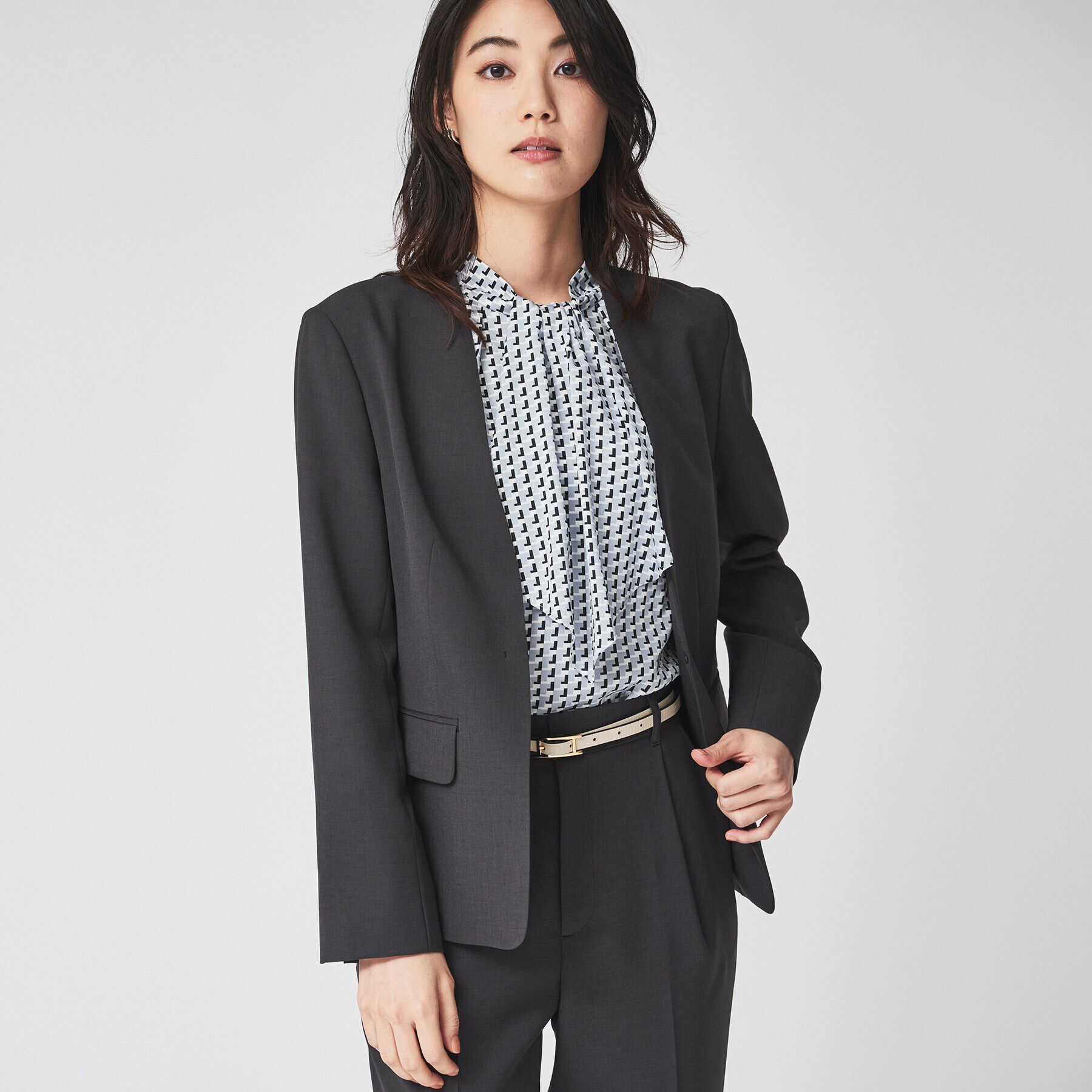 UNTITLED「【通勤スーツ/入卒/セレモニー】ライトウェイト ストレッチカラーレスジャケット」|ノーカラージャケット|