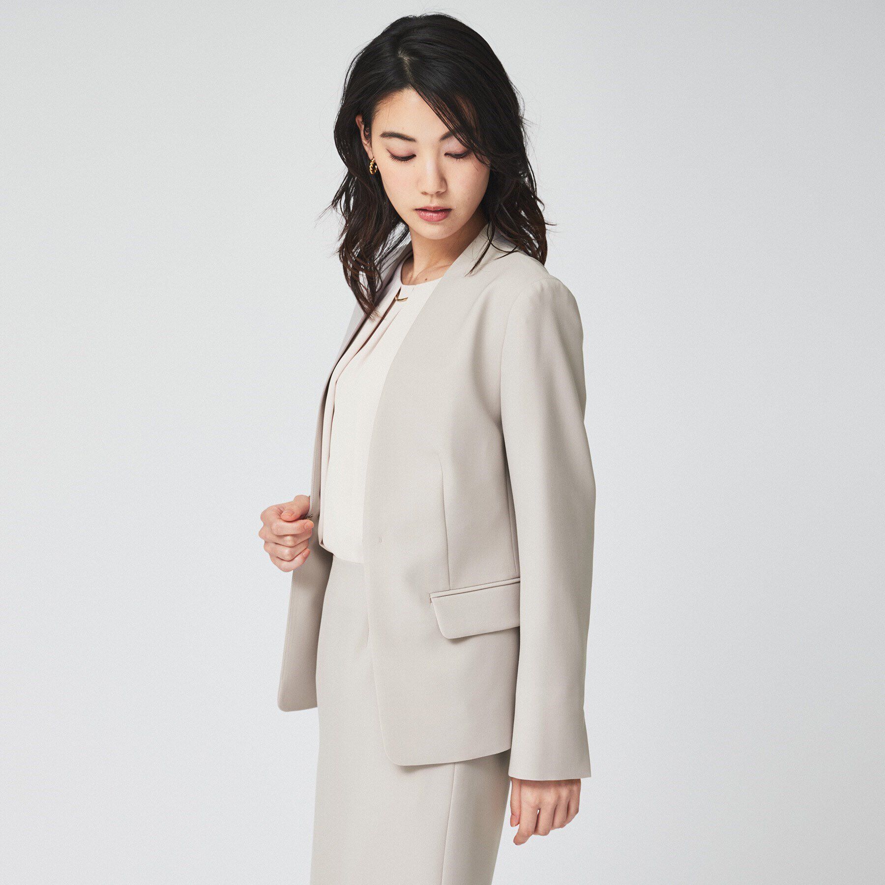 UNTITLED「【通勤スーツ/入卒/セレモニー】ライトウェイト ストレッチカラーレスジャケット」|ノーカラージャケット|ベージュ(652)