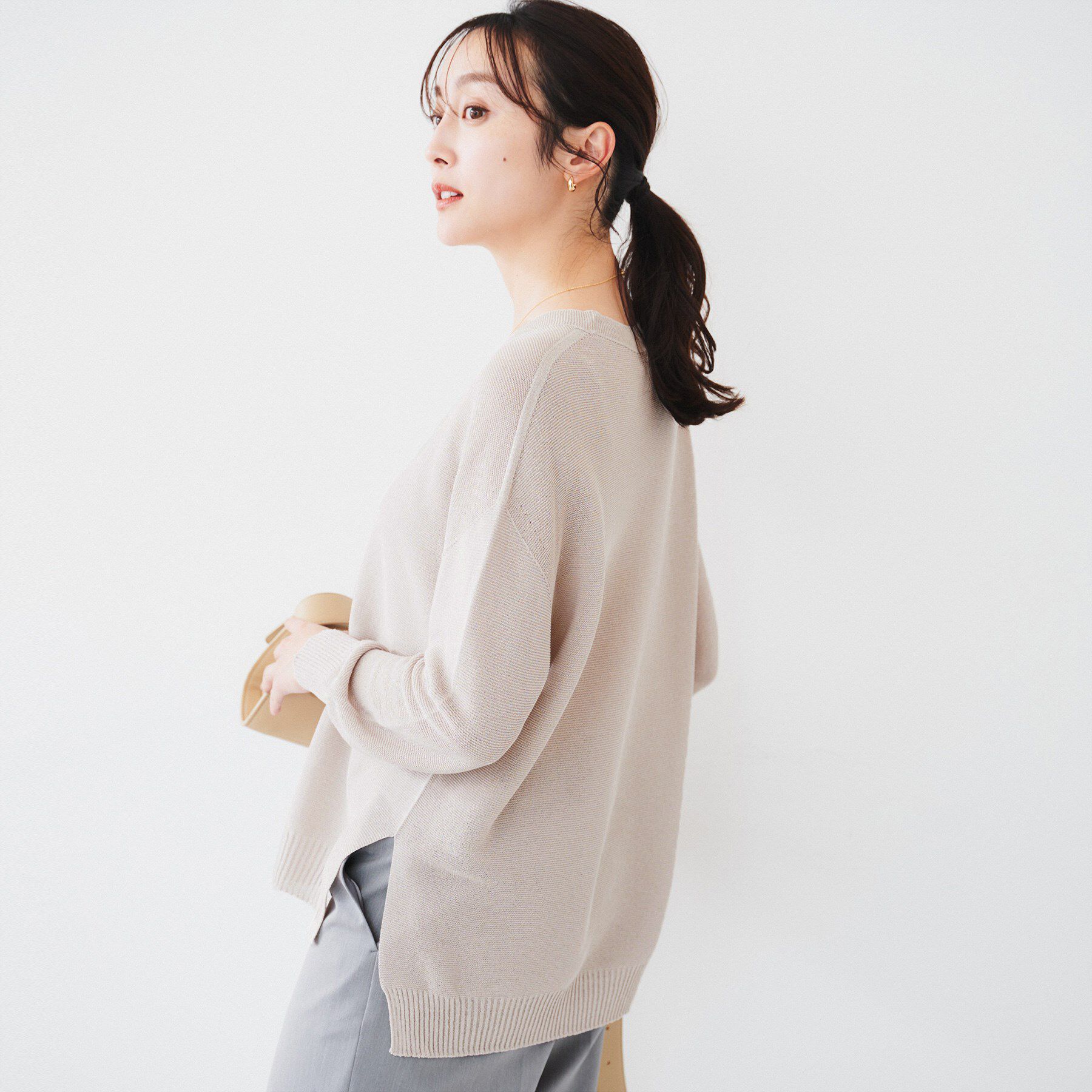 UNTITLED「【体型カバー/清涼感】サイドスリット Vネックニット」|ニット・セーター|