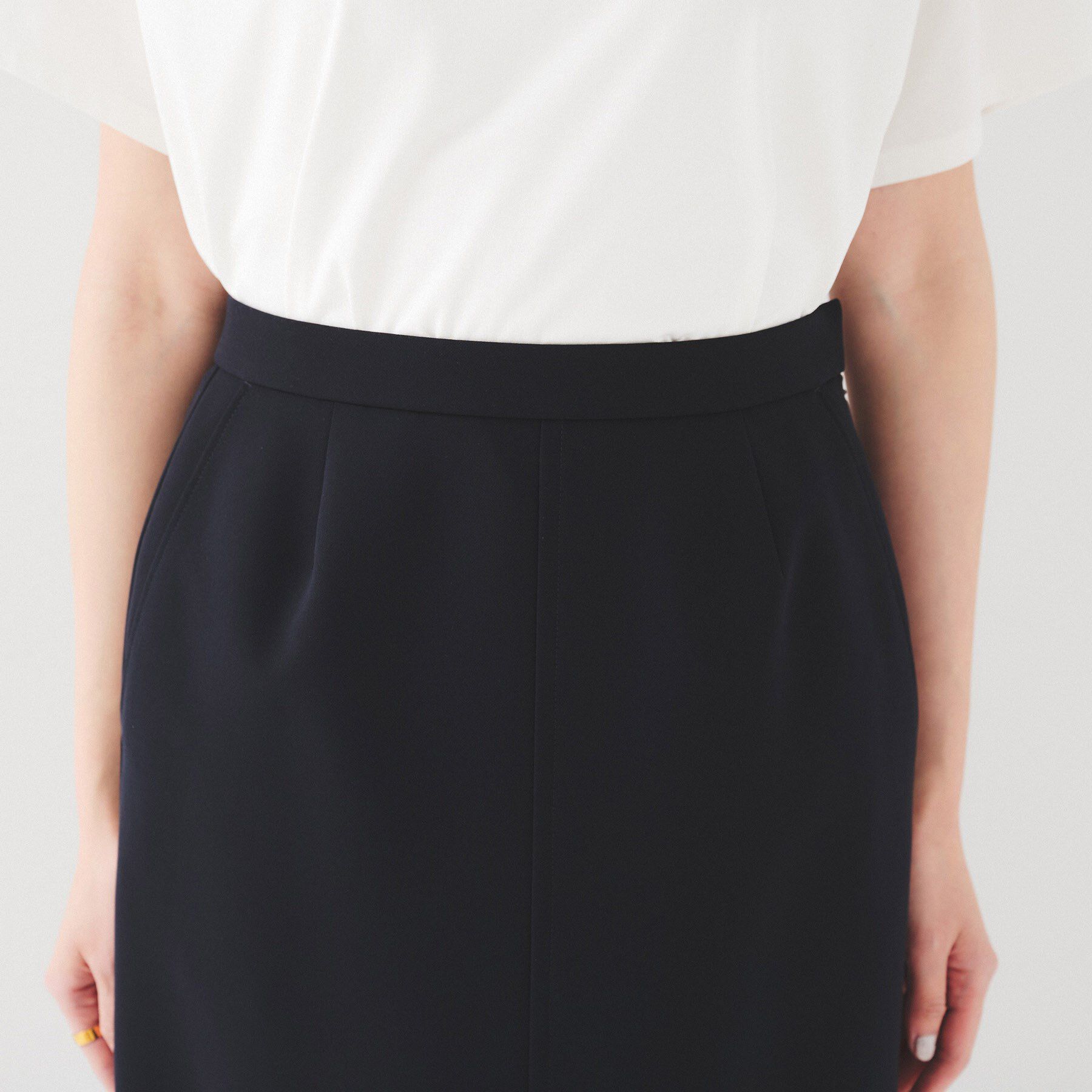 UNTITLED「【後ろウエストゴム/洗える】ストレッチ ナロースカート」|スカート|