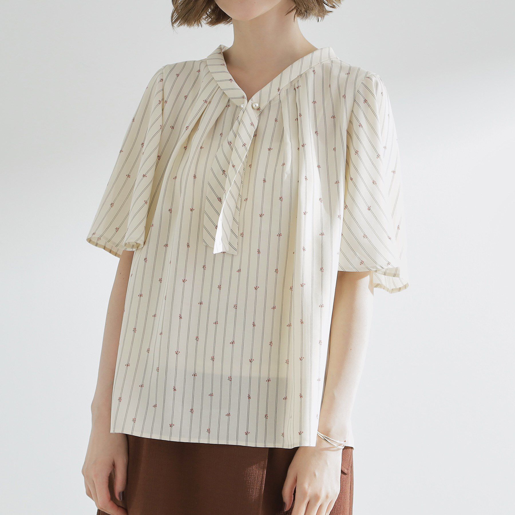 grove「【お仕事/二の腕カバー】パール調使いが華やか 上品ボウタイブラウス」|シャツ・ブラウス|