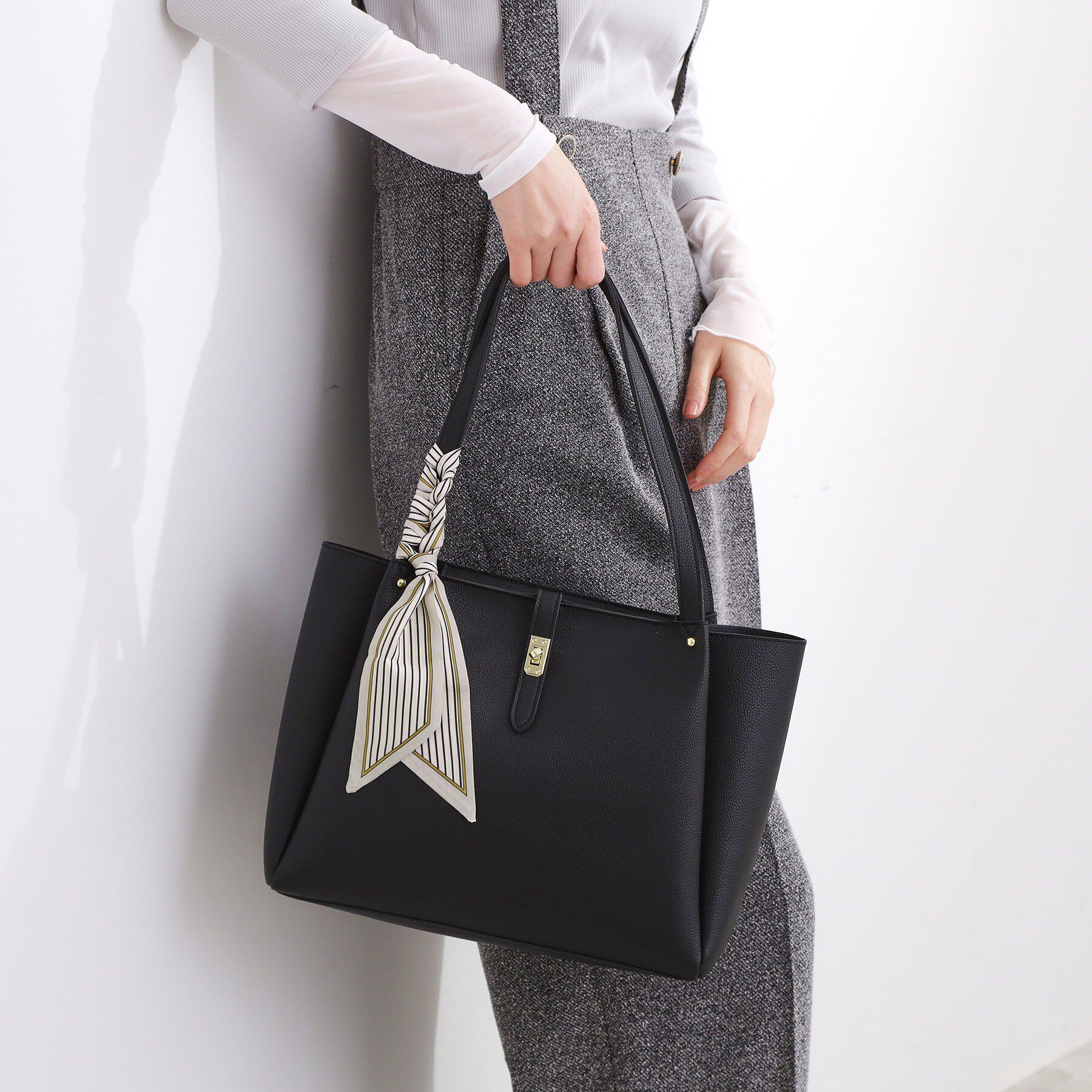 grove「【人間工学】タックベルトヒネリスカーフトート」|トートバッグ|ブラック(019)