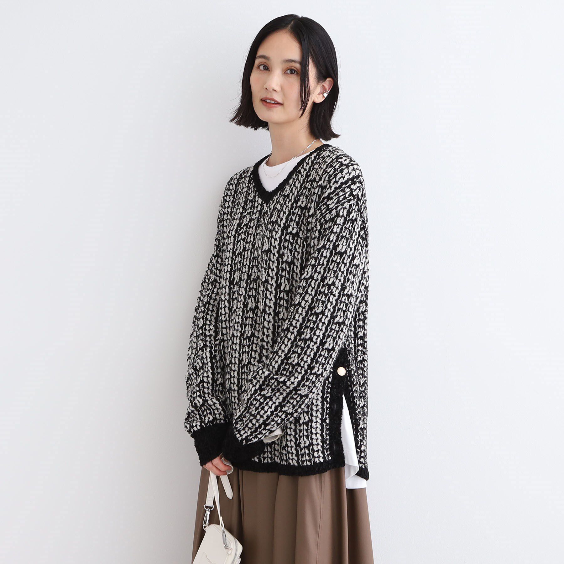 INDIVI「【洗える／映え】ツイーディーVネックニット」|ニット・セーター|ブラック(419)