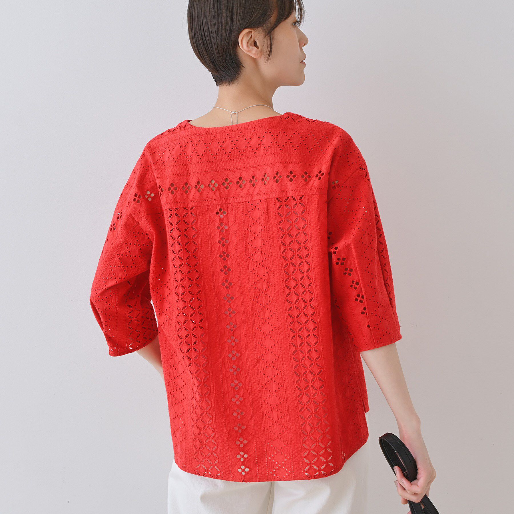 INDIVI「【刺繍／レース】スラッシュネックブラウス」|シャツ・ブラウス|