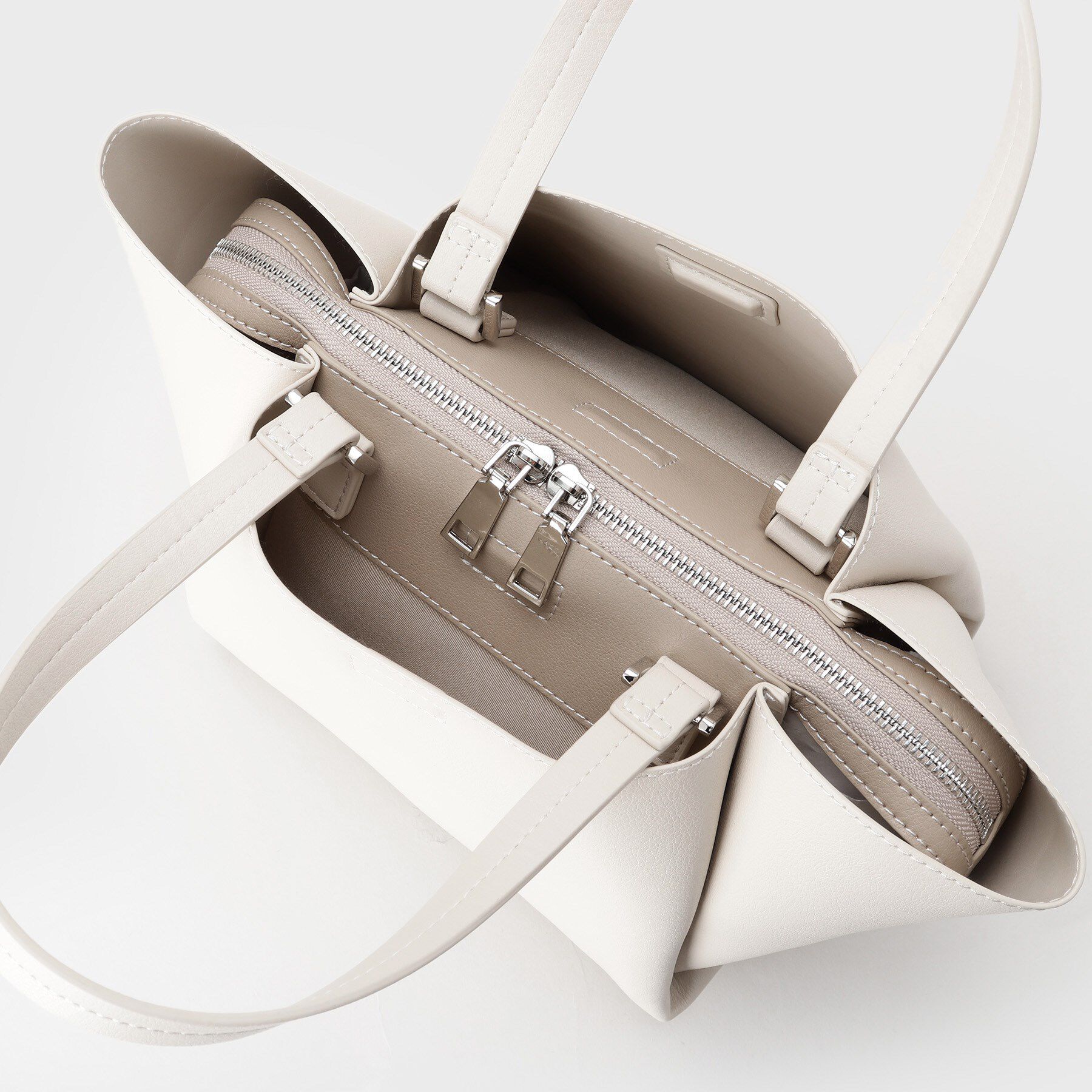 INDIVI「【ミドルサイズ／合皮】キャリアタックバッグ」|ハンドバッグ|