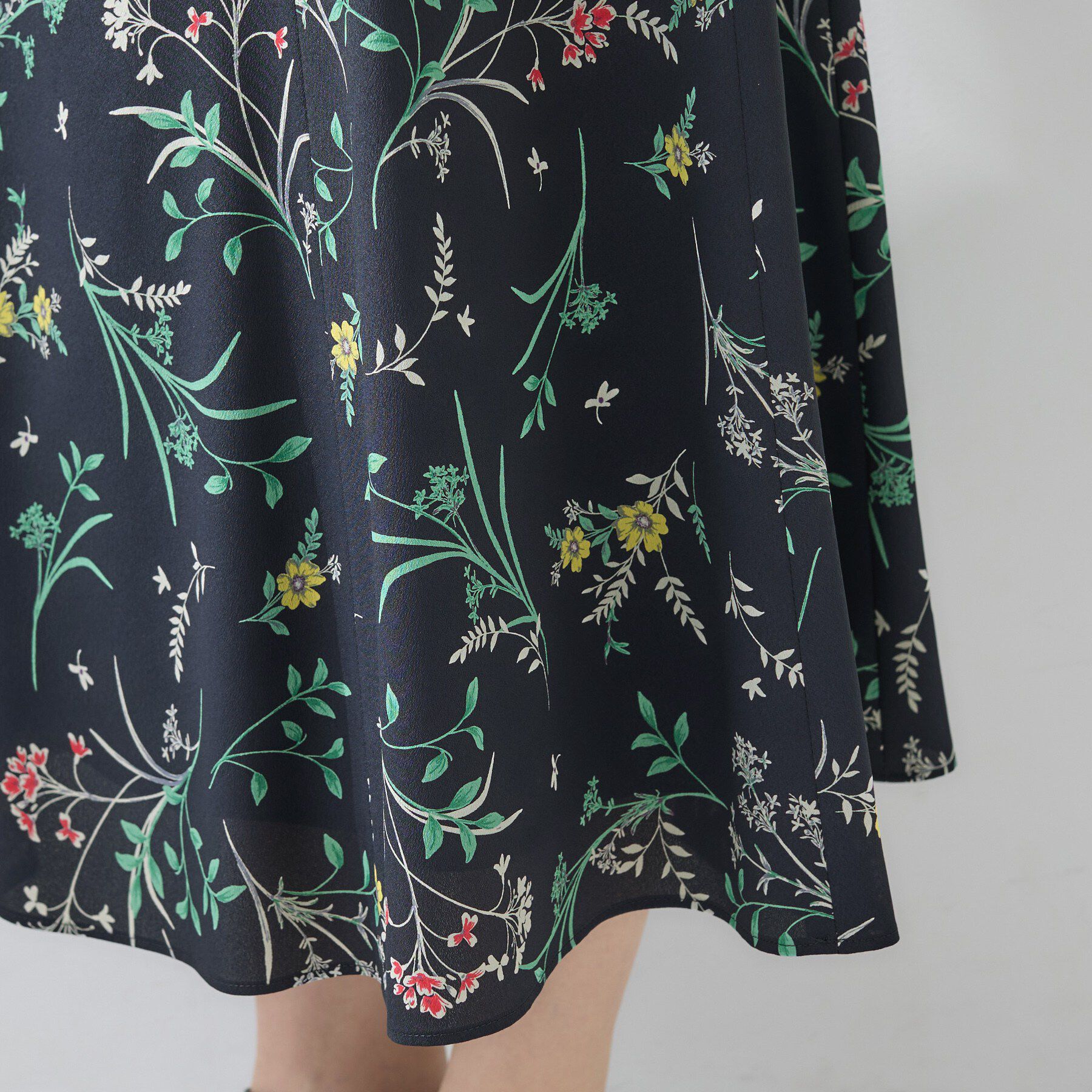 INDIVI「【SETUP可能】モダンフラワー柄フレアスカート」|スカート|