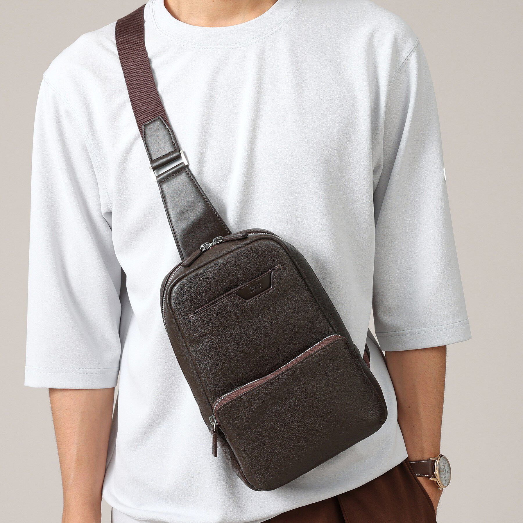 TAKEO KIKUCHI「【カードケース付き】シュリンクレザーボディバック」|その他|ブラウン(043)