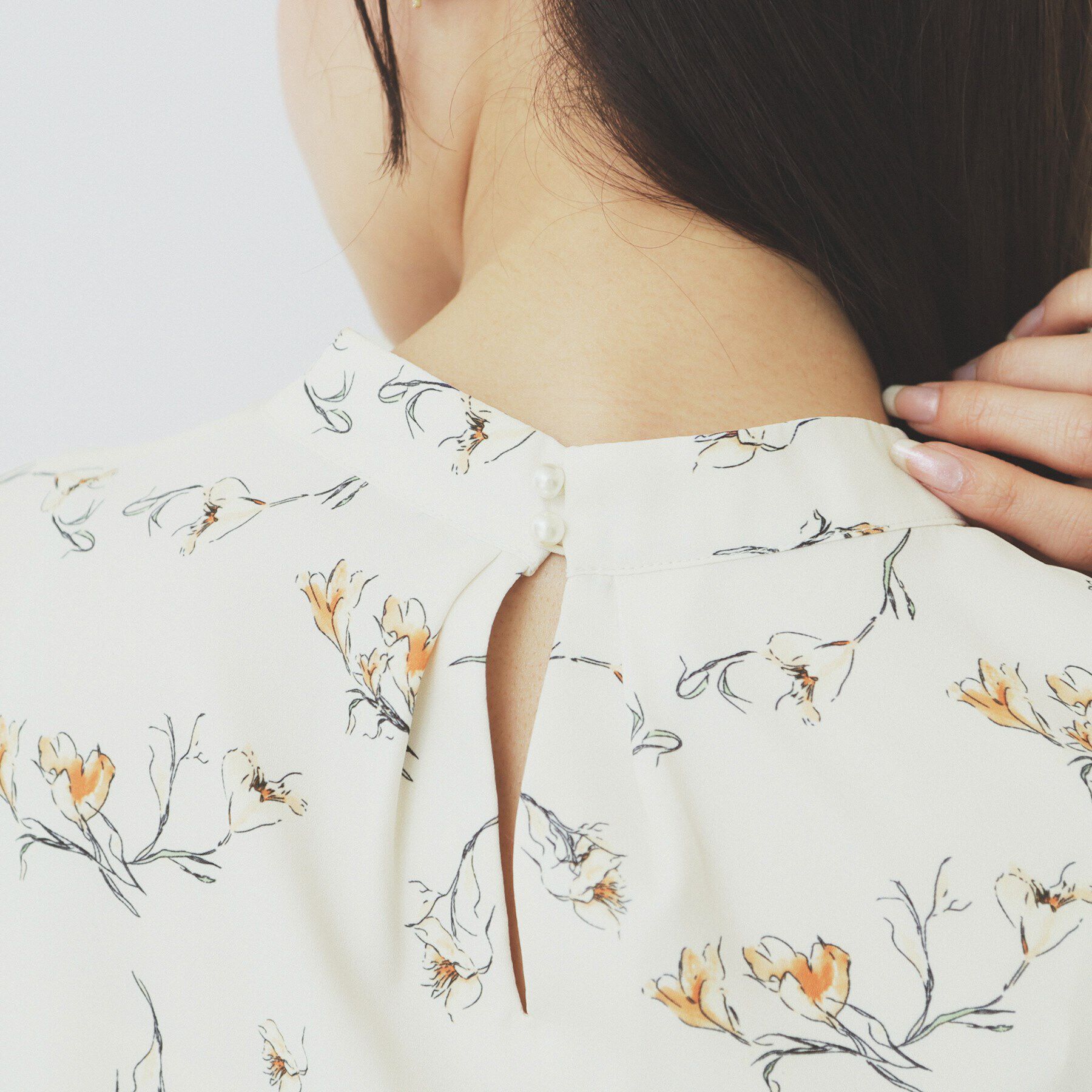 index「ハイネックスリットブラウス【洗濯機洗い可/イージーアイロン】」|シャツ・ブラウス|