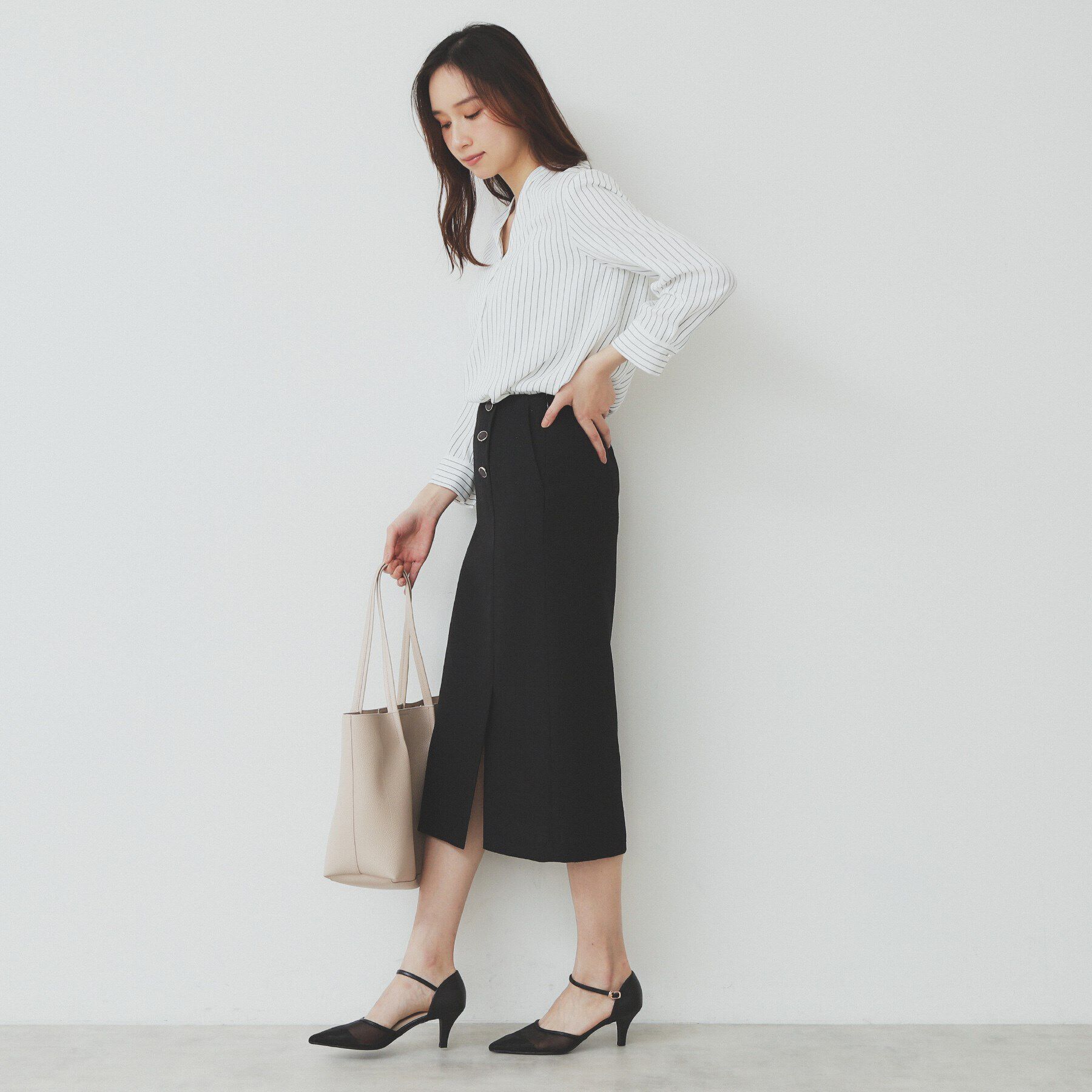 index「Vネックパール調ブラウス【洗濯機洗い可/イージーアイロン】」|シャツ・ブラウス|