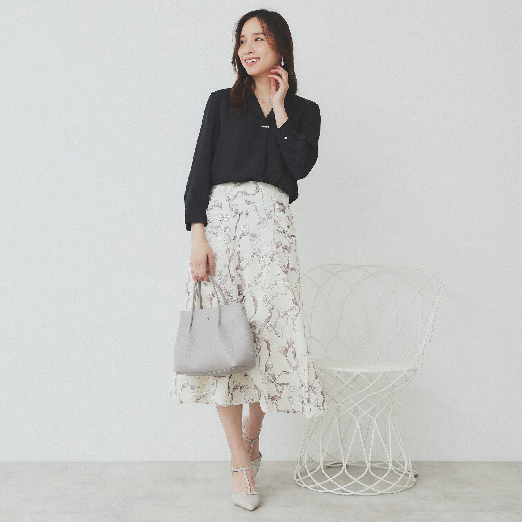 index「Vネックパール調ブラウス【洗濯機洗い可/イージーアイロン】」|シャツ・ブラウス|