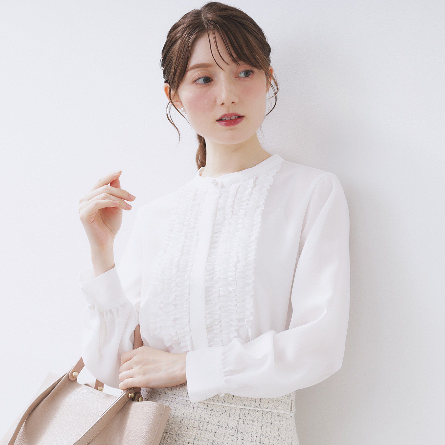 index「バンドカラーフリルブラウス【洗濯機OK/イージーアイロン】」|シャツ・ブラウス|オフホワイト(003