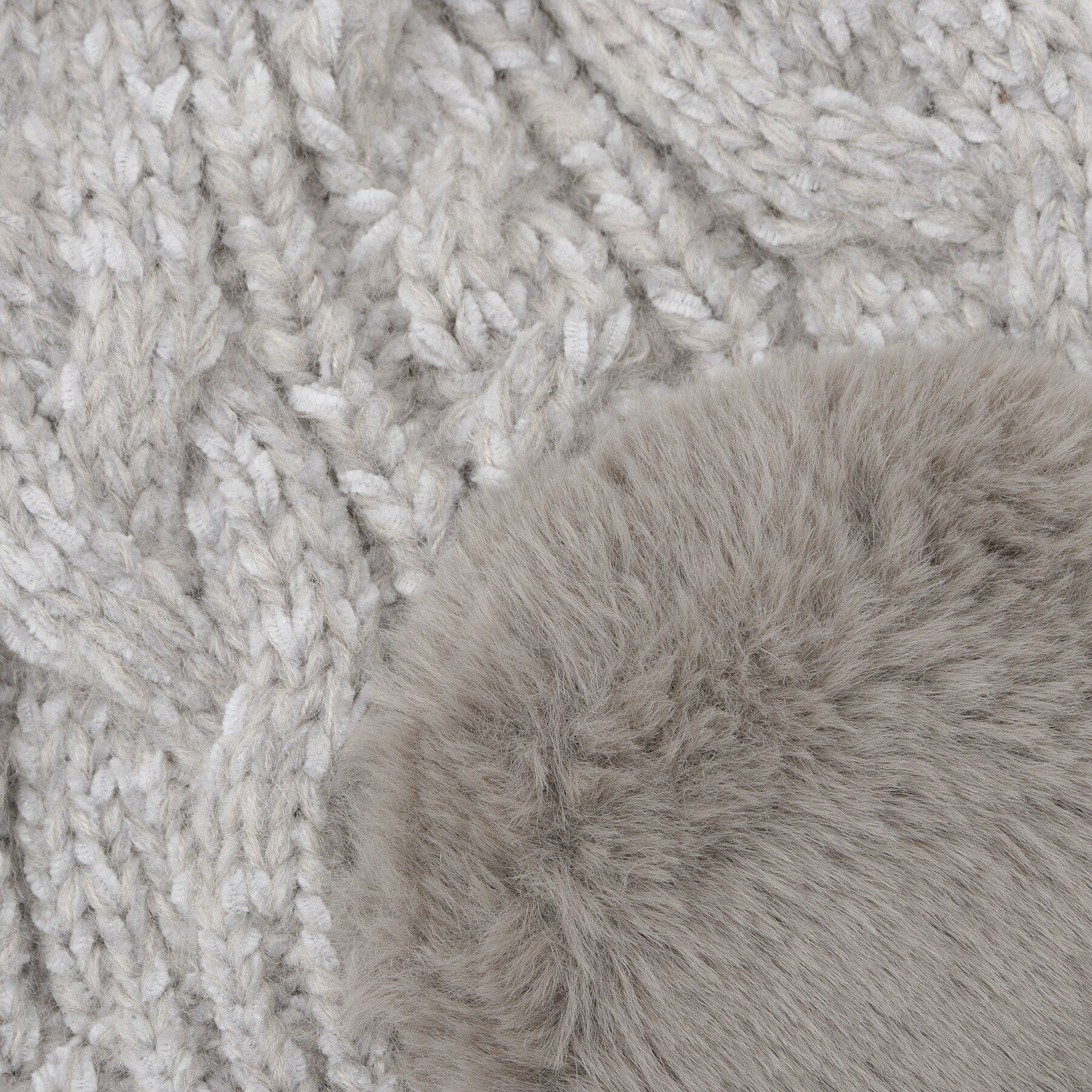 OPAQUE.CLIP「ファー耳当てケーブルワッチ」|ニット帽|