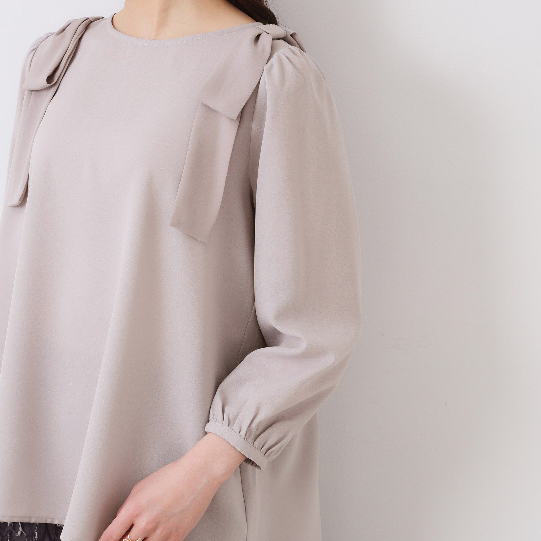 Couture broach「【フェミニン・通勤】肩リボンシフォンブラウス」|シャツ・ブラウス|