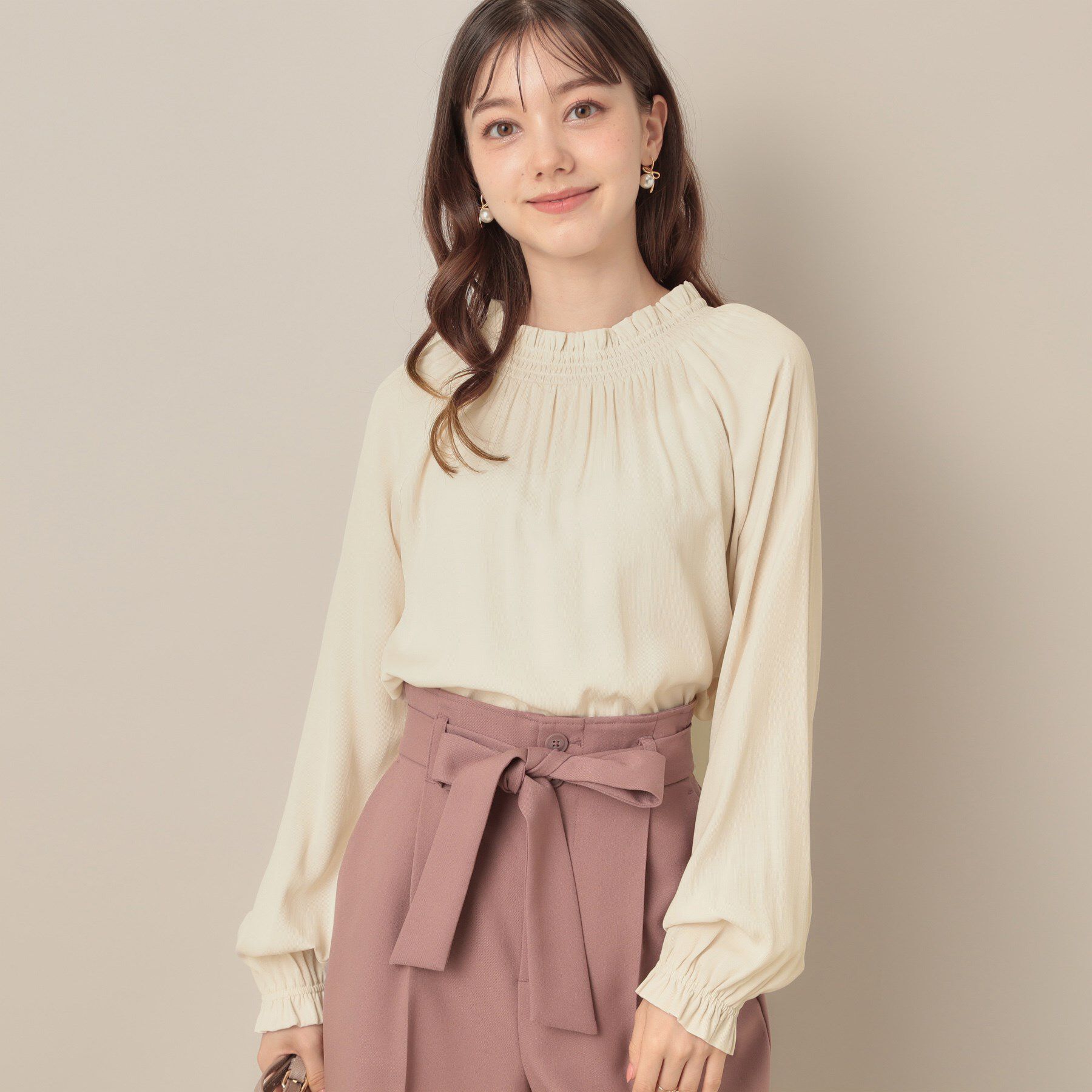 Couture broach「【きれいめ・通勤】RTピケ前後2WAYシャーリングブラウス」|シャツ・ブラウス|