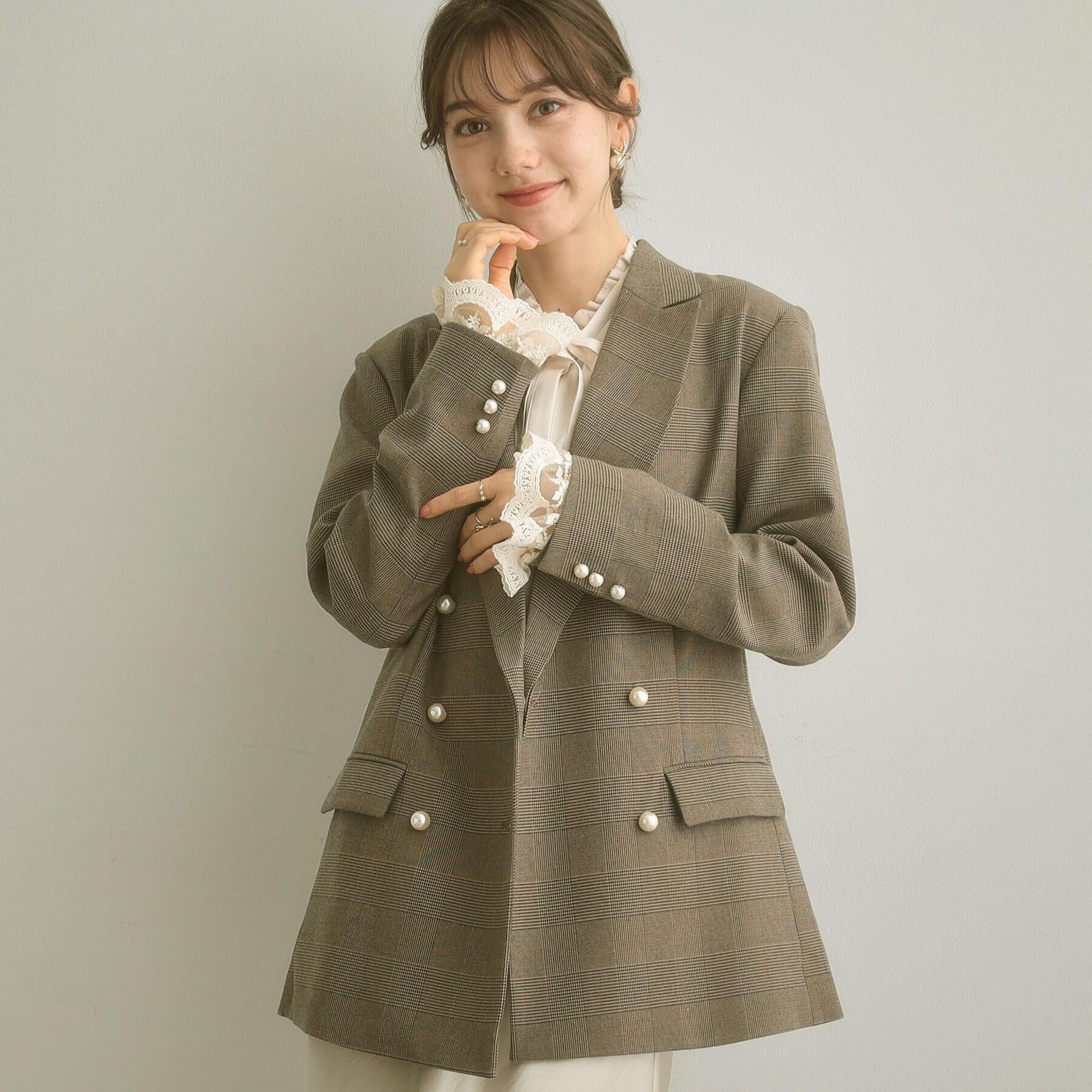Couture broach「【高見え・きれいめ・通勤】レースカフス パール調釦テーラードジャケット」|テーラードジャケット|トープ(254)