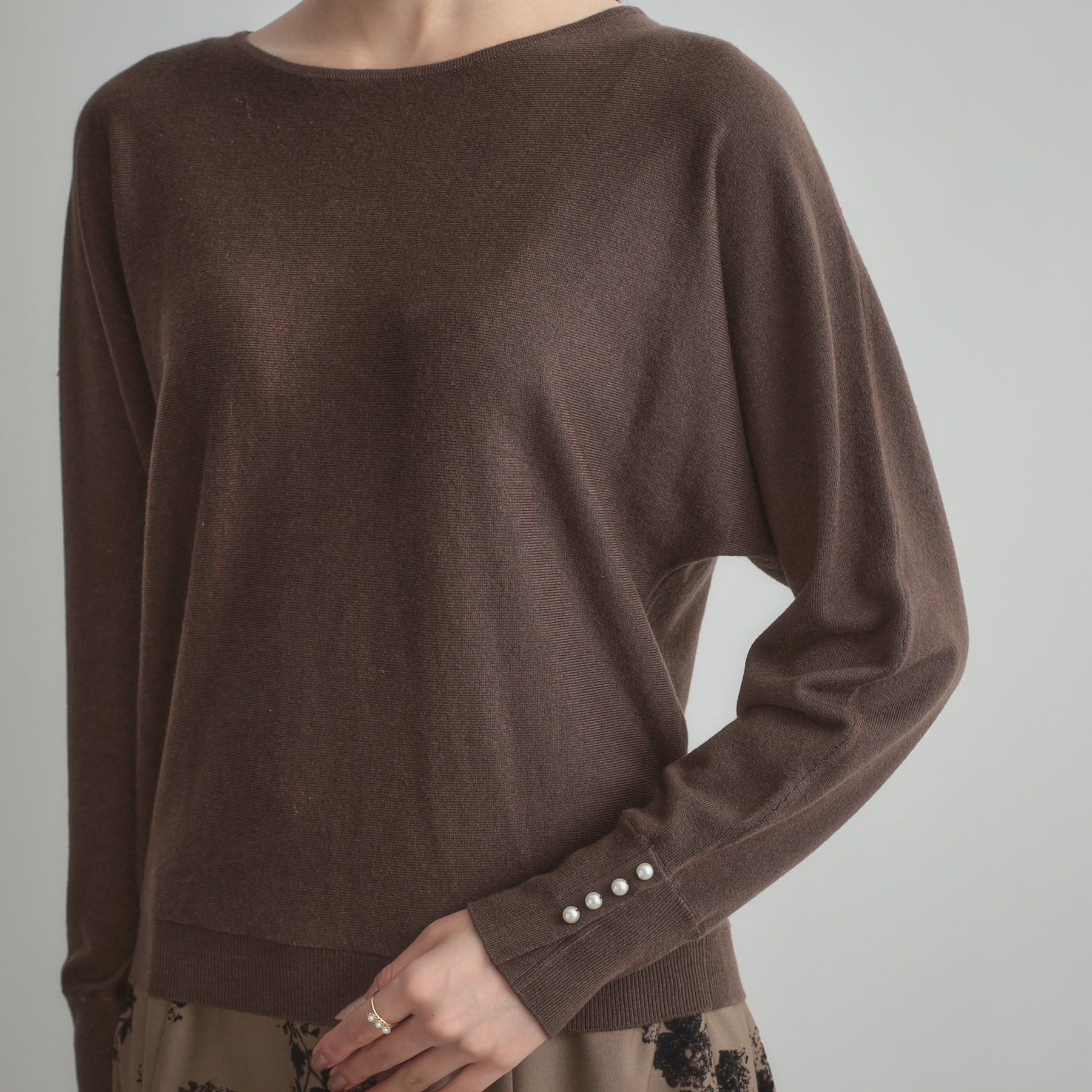 Couture broach「【大人上品・通勤・前後2WAY】バックパール調ドルマンニット」|ニット・セーター|