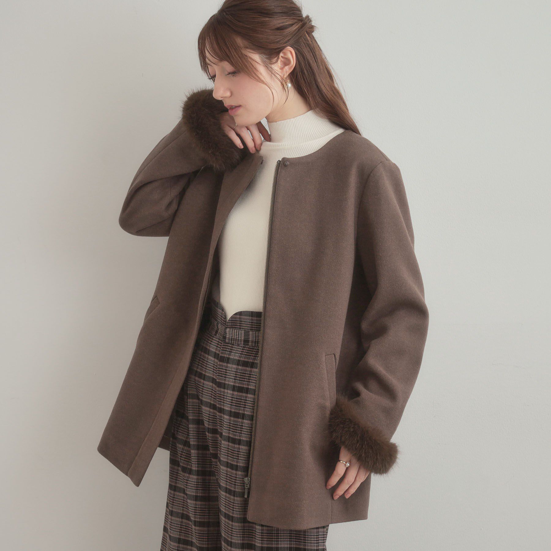 Couture broach「【大人可愛い・フード取り外し可能】フードフェイクファー ハーフ丈コート」|その他|