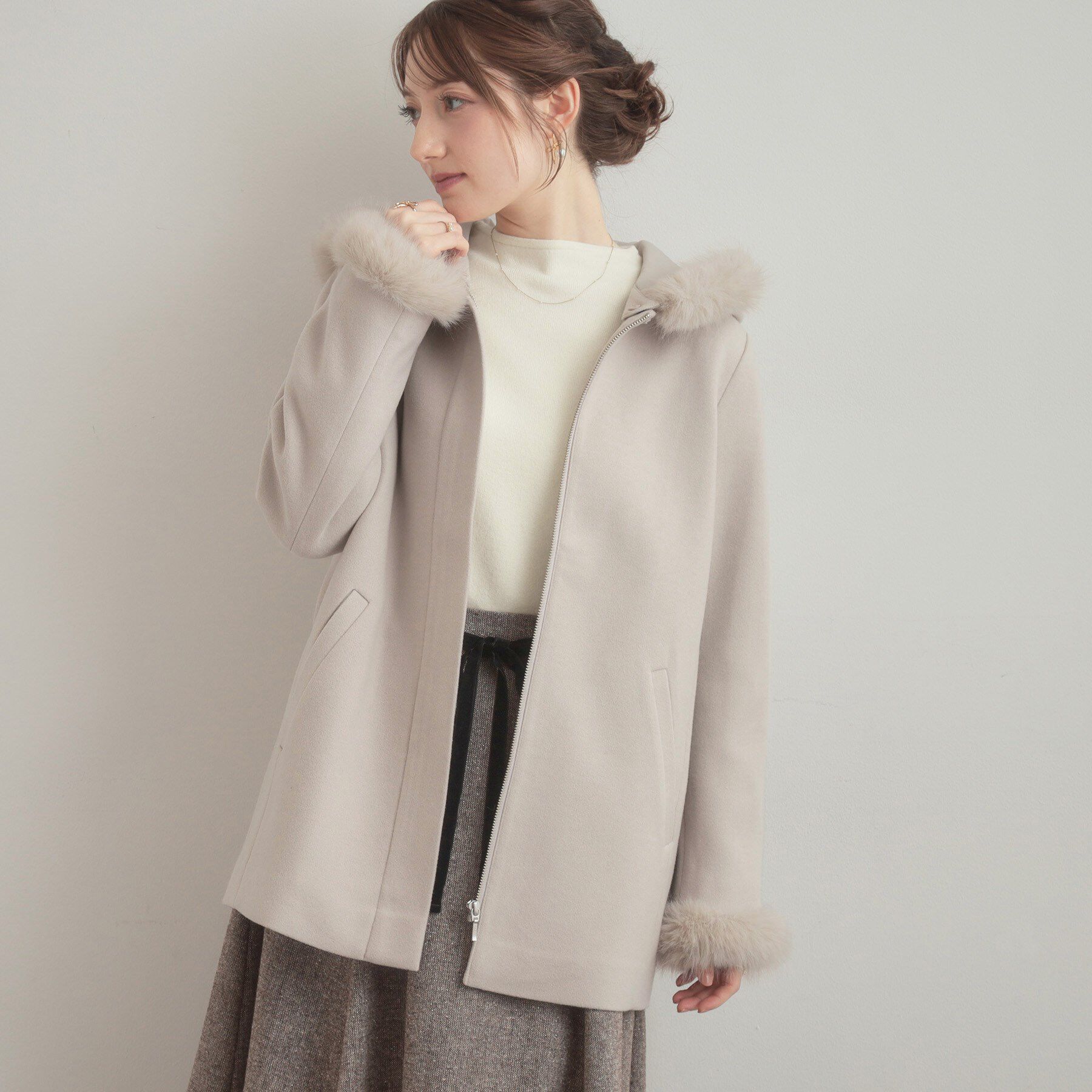 Couture broach「【大人可愛い・フード取り外し可能】フードフェイクファー ハーフ丈コート」|その他|