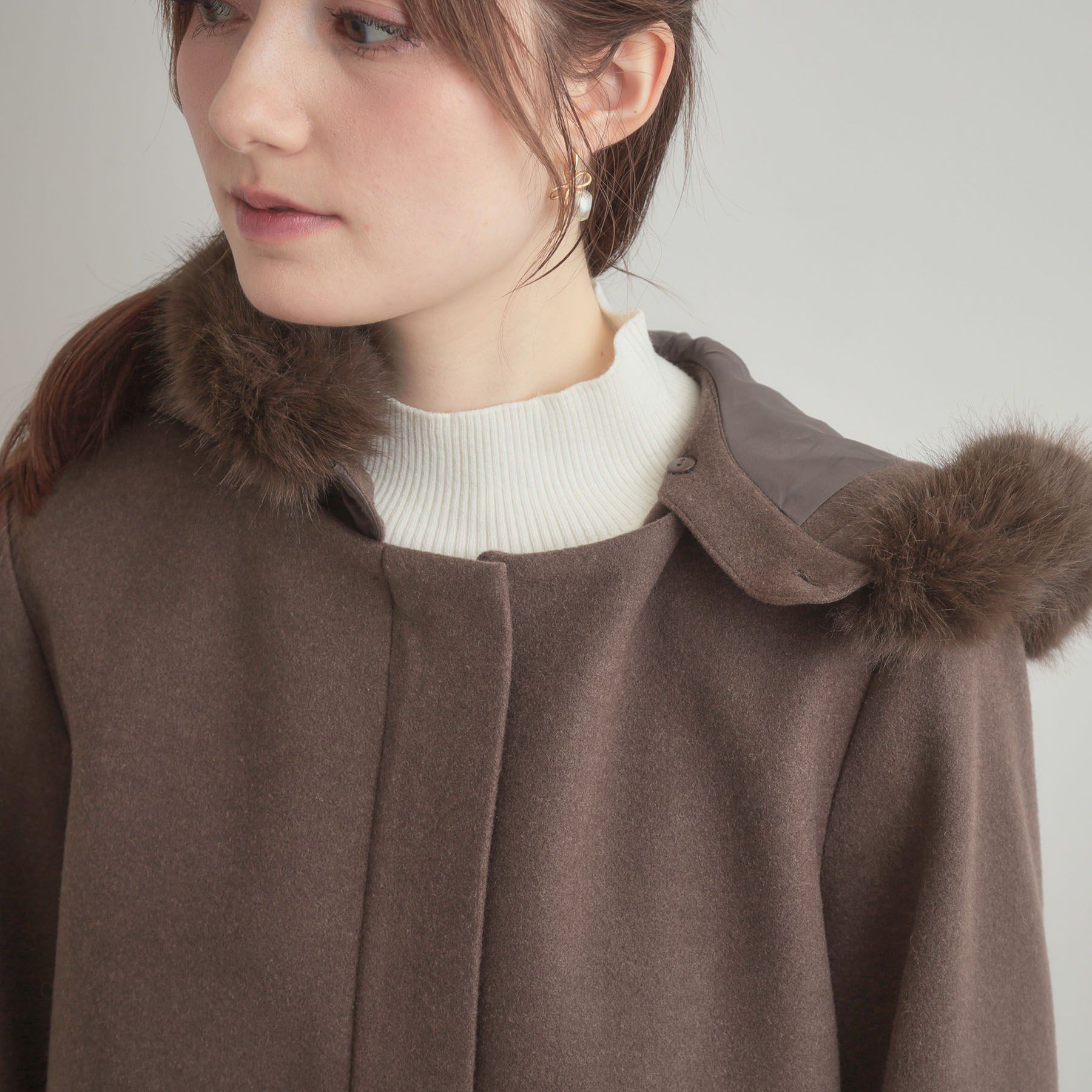 Couture broach「【大人可愛い・フード取り外し可能】フードフェイクファー ハーフ丈コート」|その他|