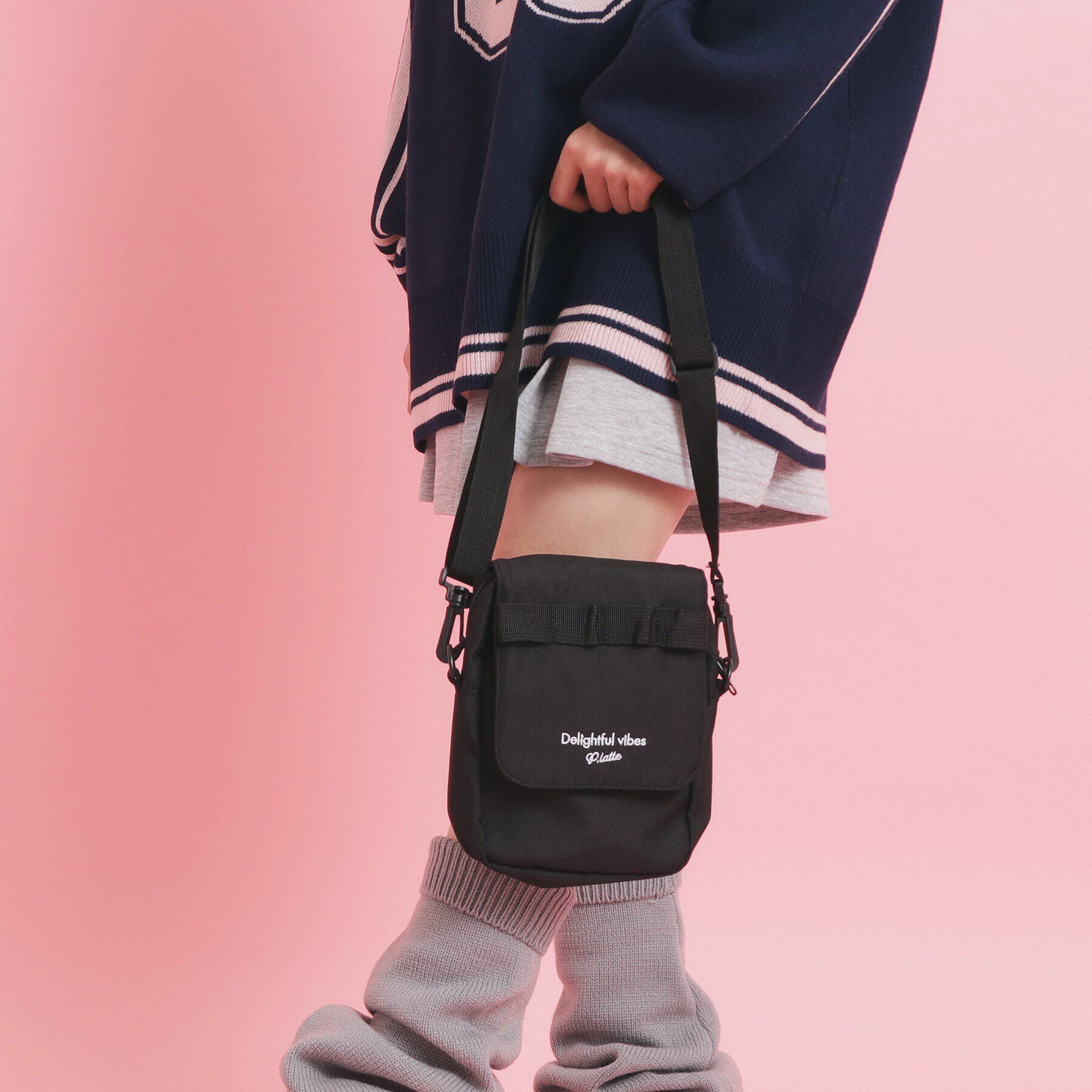 PINK-latte「2ポケ縦型ショルダー」|ショルダー・メッセンジャー|ブラック(019)