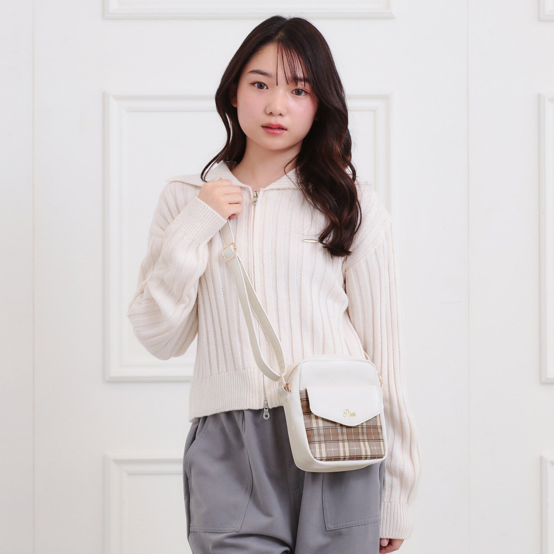 PINK-latte「フラップチェックショルダー」|ショルダー・メッセンジャー|アイボリー(104)
