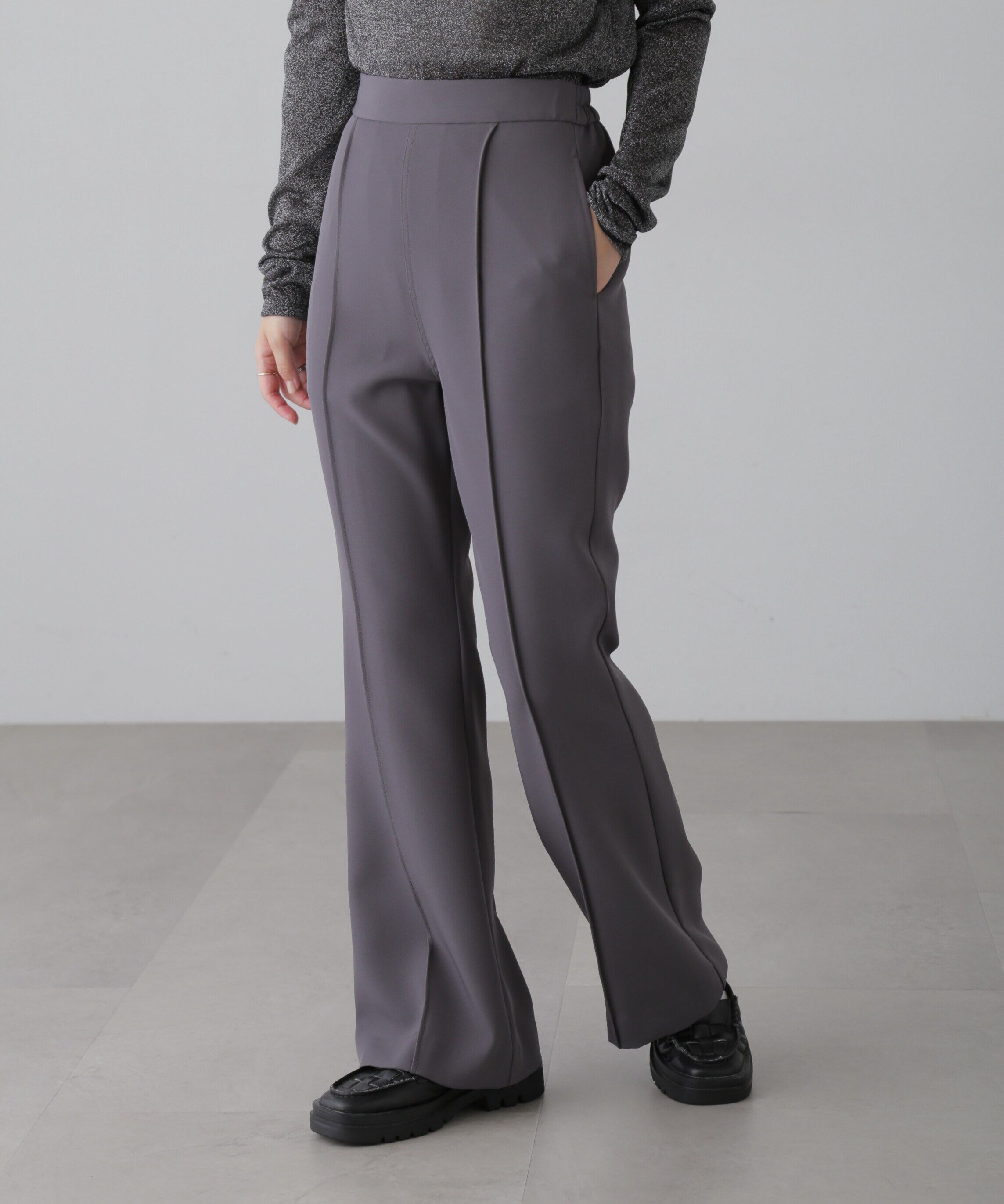  「[低身長サイズ/Sシリーズ]フレアセンタープレスパンツ」|その他|チャコールグ