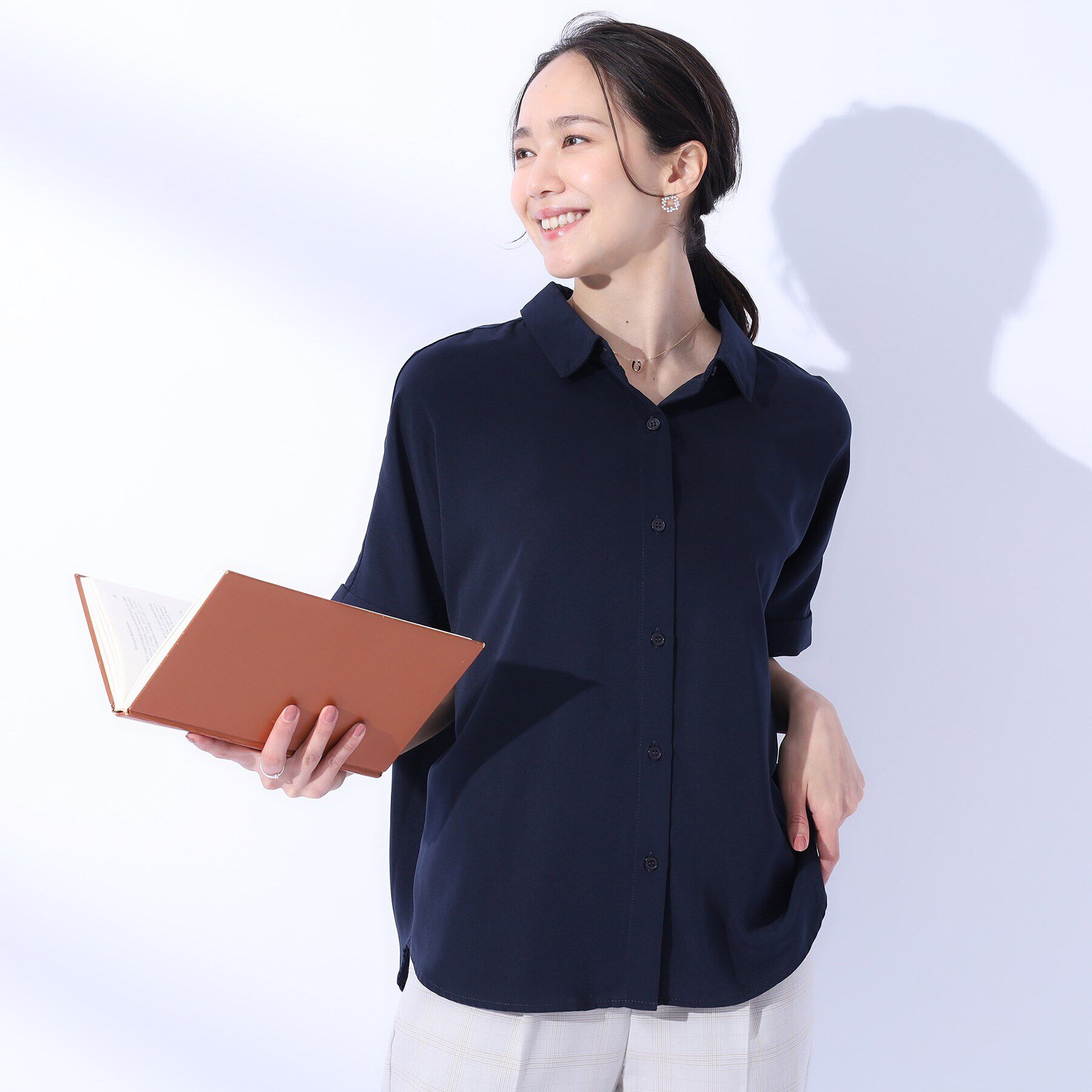 SHOO･LA･RUE「【洗える/プチプラ/無理せずキレイ】オンにもオフにも ドルマンスリーブ前開きシャツ」|シャツ・ブラウス|ネイビー(094)