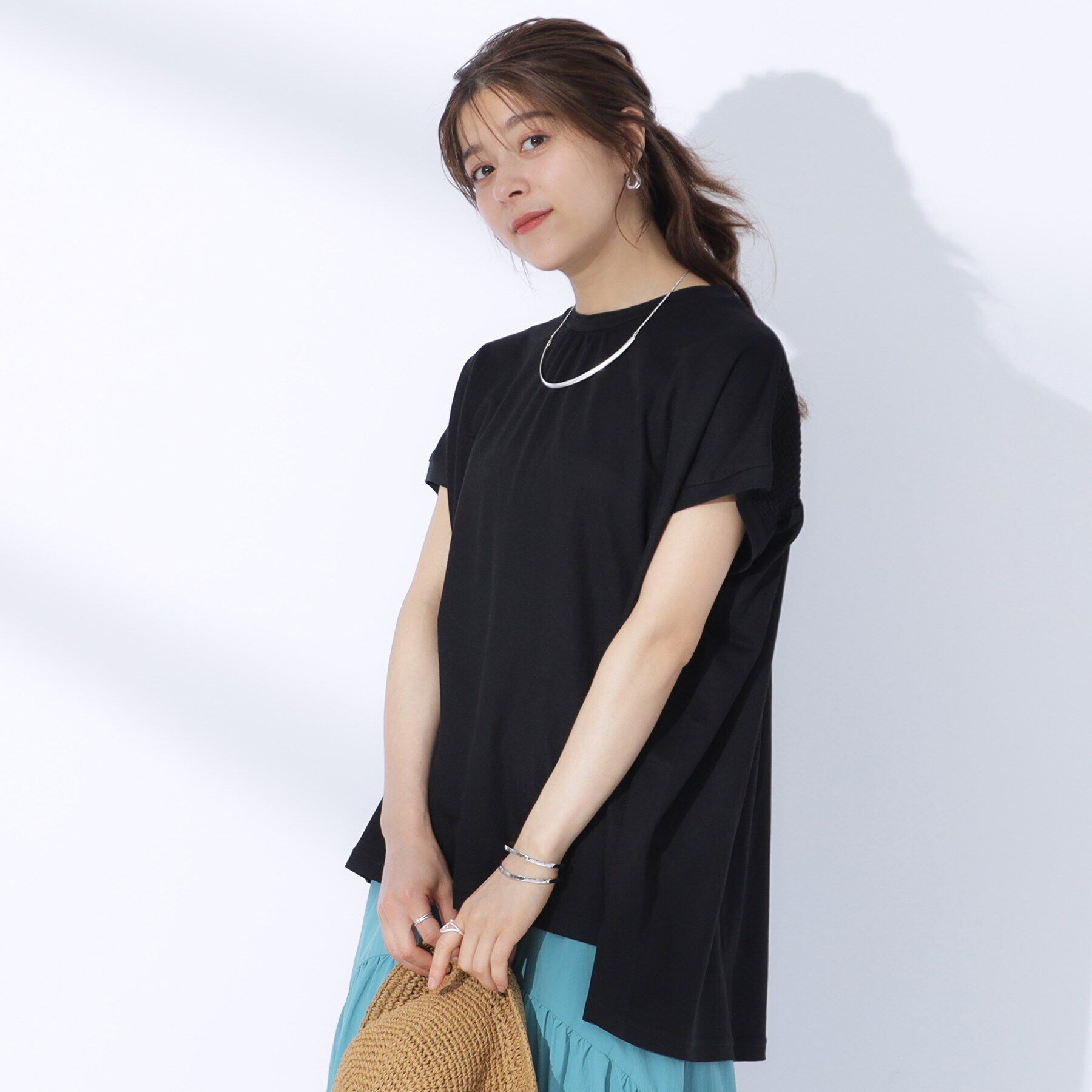 SHOO･LA･RUE「後ろ姿も抜かりなく バックシャーリング切り替えトップス」|Tシャツ・カットソー|ブラック(019)