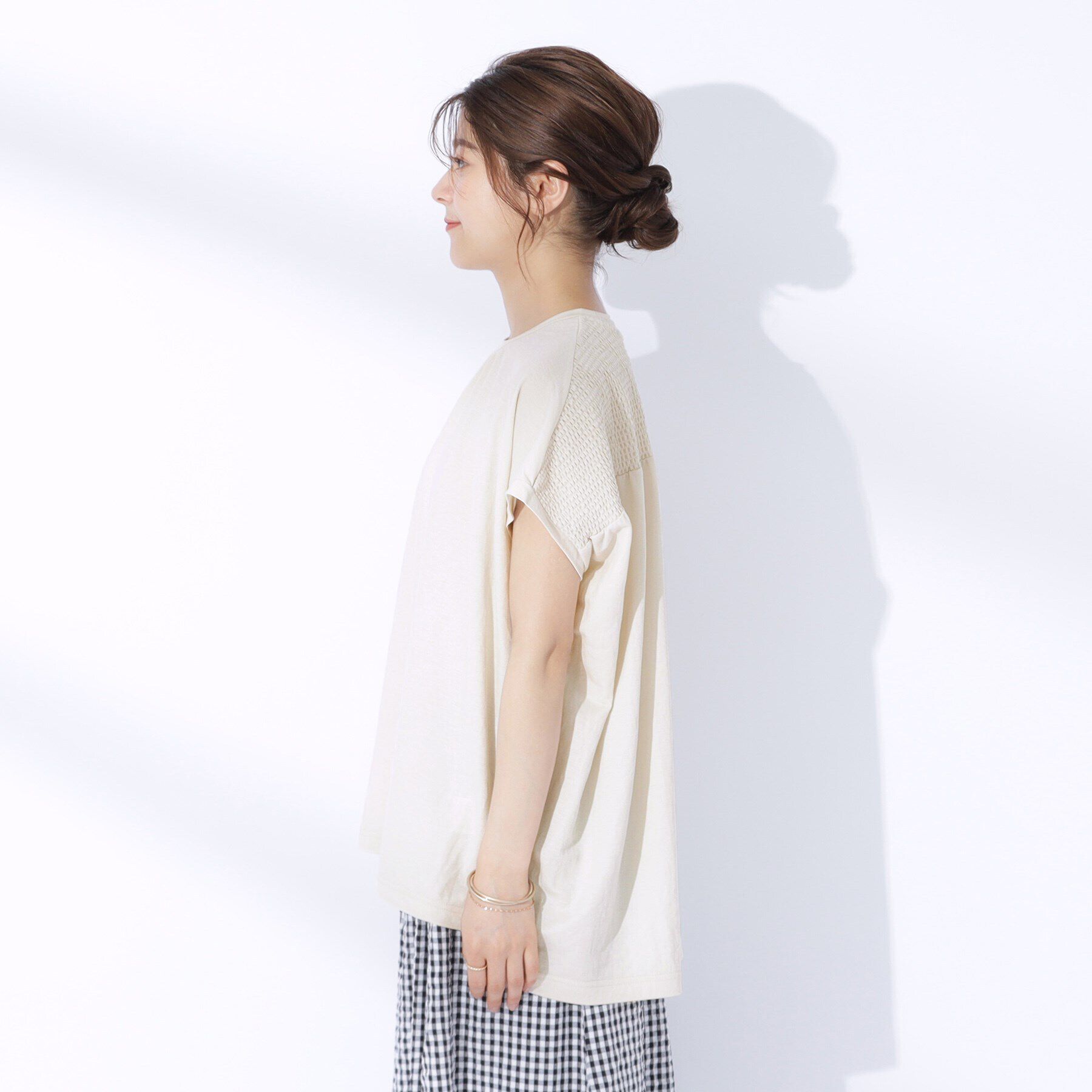 SHOO･LA･RUE「後ろ姿も抜かりなく バックシャーリング切り替えトップス」|Tシャツ・カットソー|