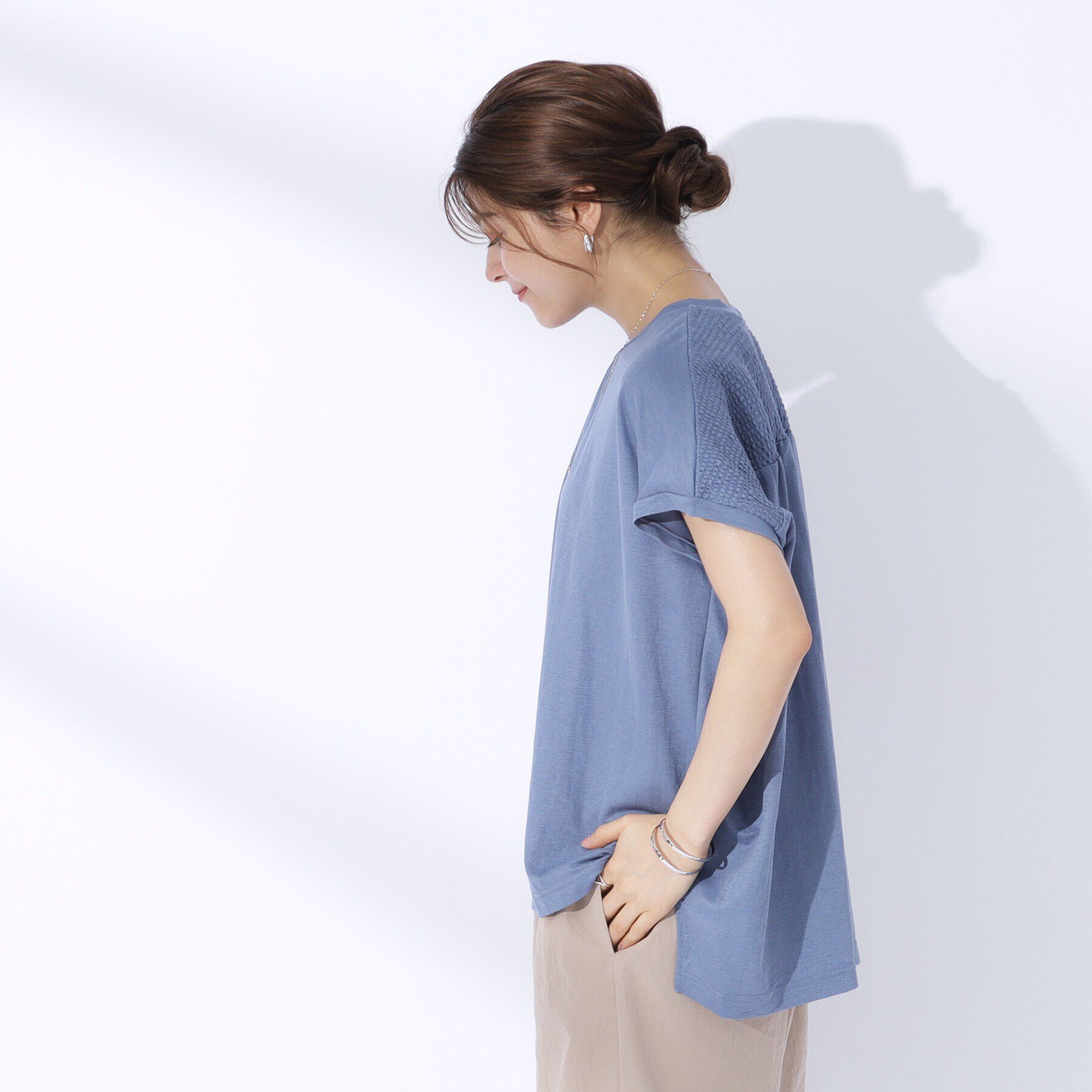 SHOO･LA･RUE「後ろ姿も抜かりなく バックシャーリング切り替えトップス」|Tシャツ・カットソー|