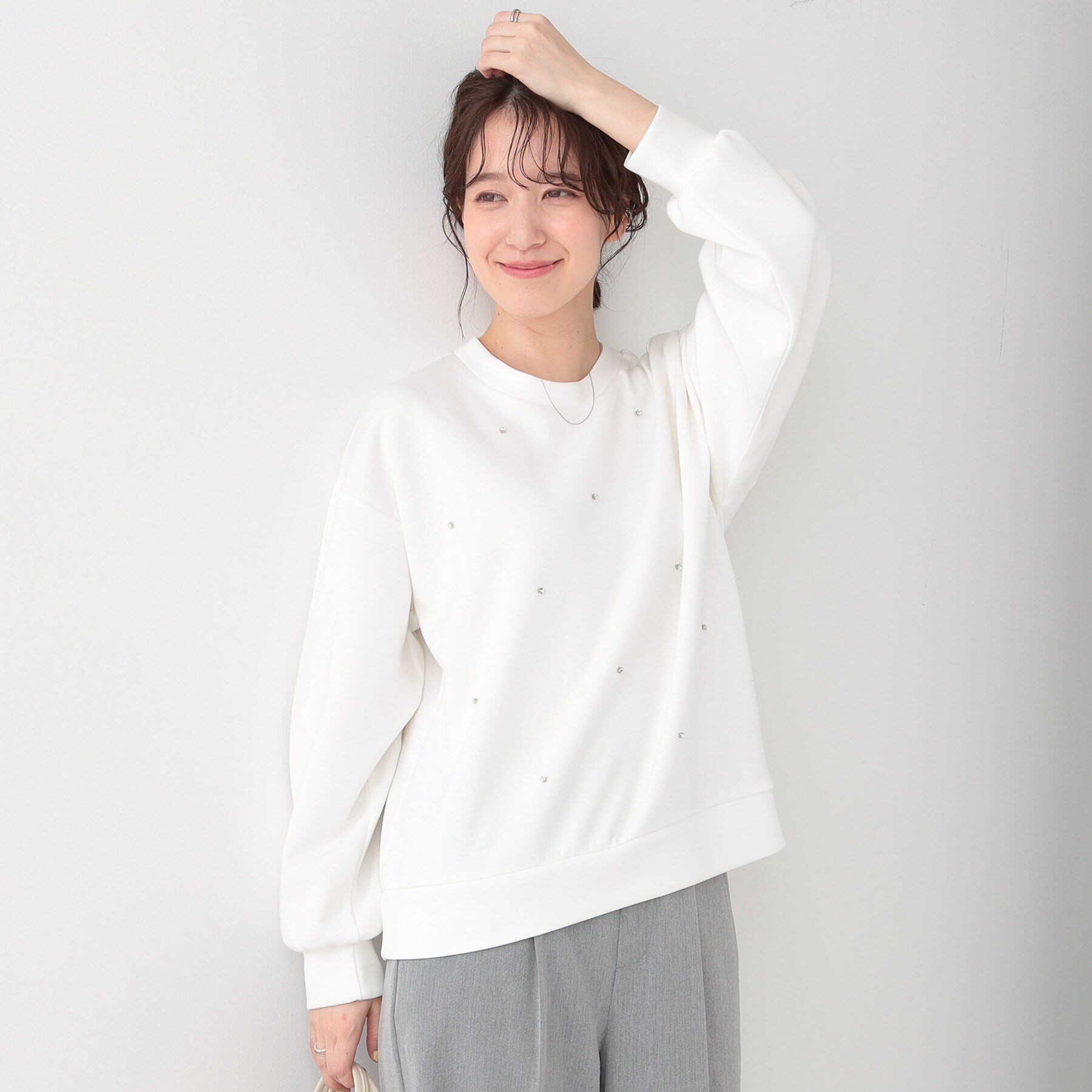 SHOO･LA･RUE「【S-LL】もちさら ビジュー付きトップス」|Tシャツ・カットソー|