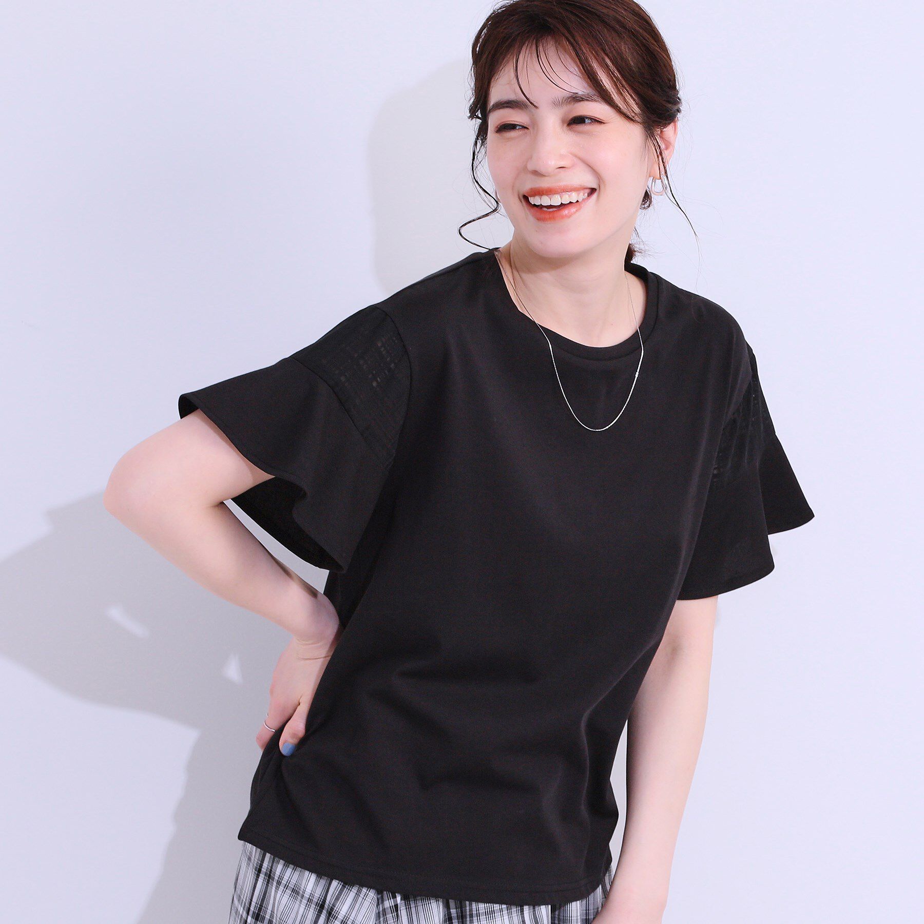 SHOO･LA･RUE「【ひんやり/プチプラ】女性らしさ溢れる お袖シアーフリルトップス」|Tシャツ・カットソー|ブラック(019)