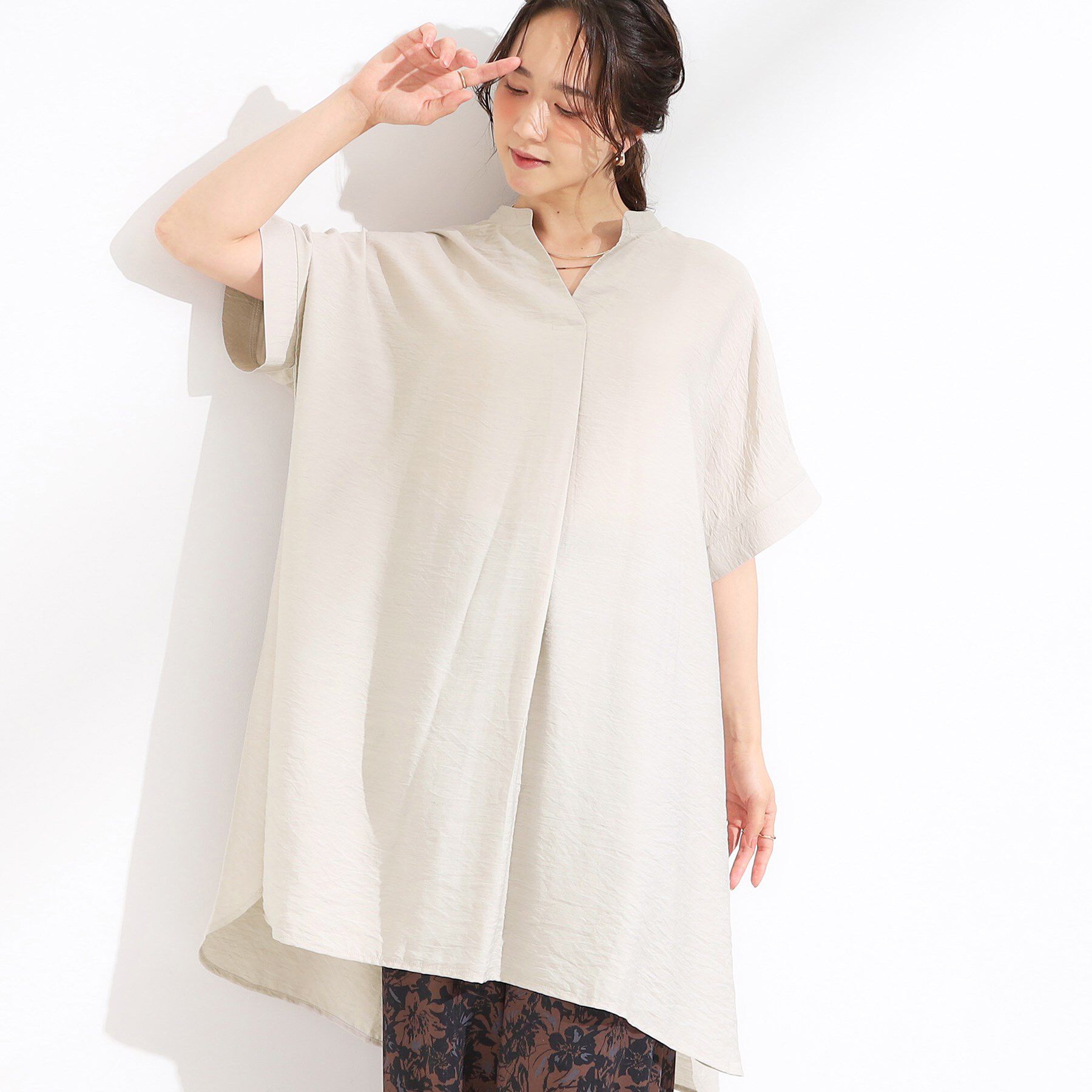 SHOO･LA･RUE「【S-LL/ひんやり】涼しく楽に体型カバー　ゆったりスキッパー半袖チュニック」|チュニック|グレージュ(050)